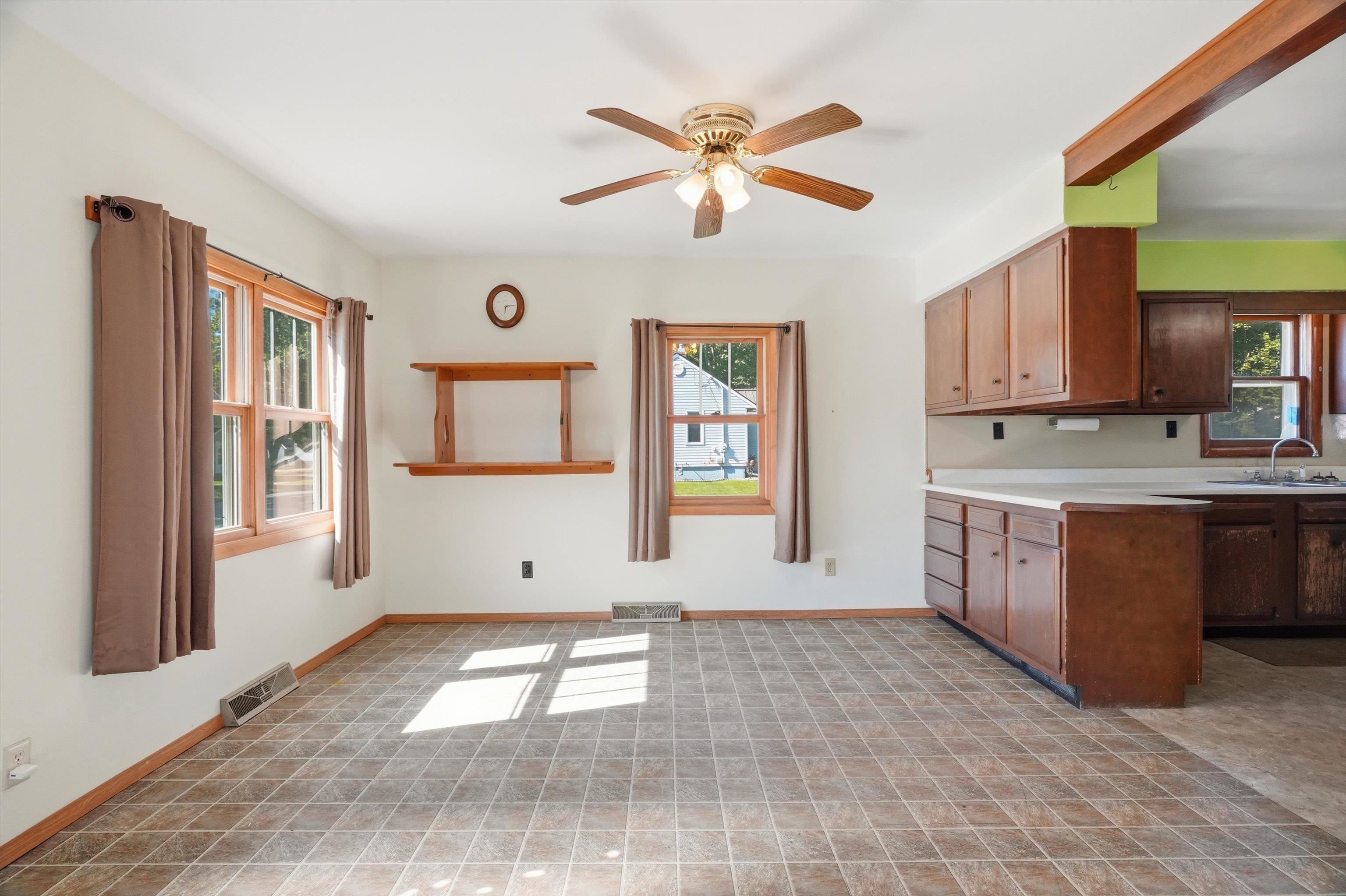 400 N VINE AVENUE, Marshfield, Wisconsin 54449, 4 Bedrooms Bedrooms, ,1 BathroomBathrooms,Residential,For Sale,400 N VINE AVENUE,22602925