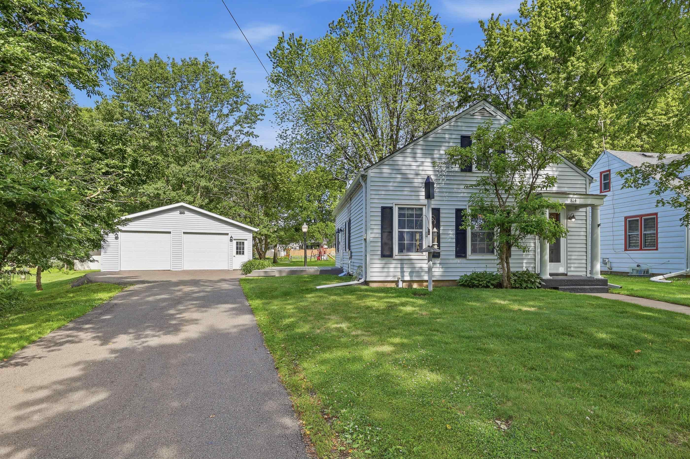 814 S OAK AVENUE, Marshfield, Wisconsin 54449, 2 Bedrooms Bedrooms, ,1 BathroomBathrooms,Residential,For Sale,814 S OAK AVENUE,22602928