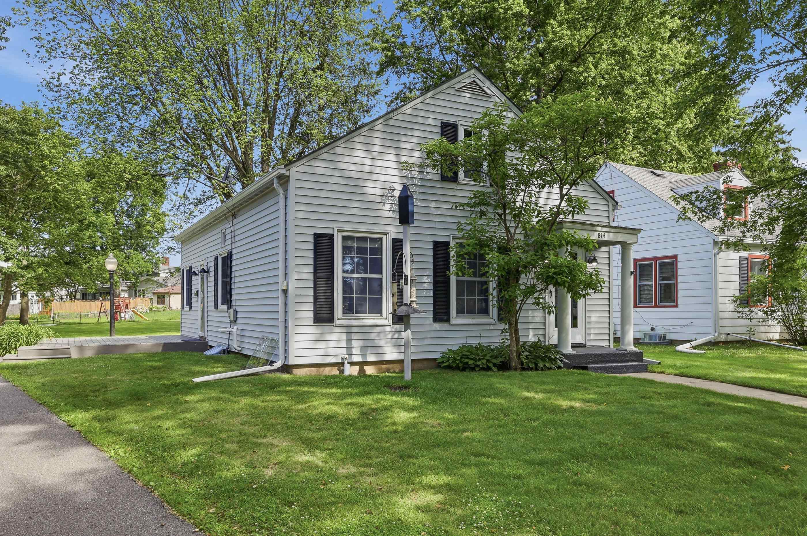 814 S OAK AVENUE, Marshfield, Wisconsin 54449, 2 Bedrooms Bedrooms, ,1 BathroomBathrooms,Residential,For Sale,814 S OAK AVENUE,22602928
