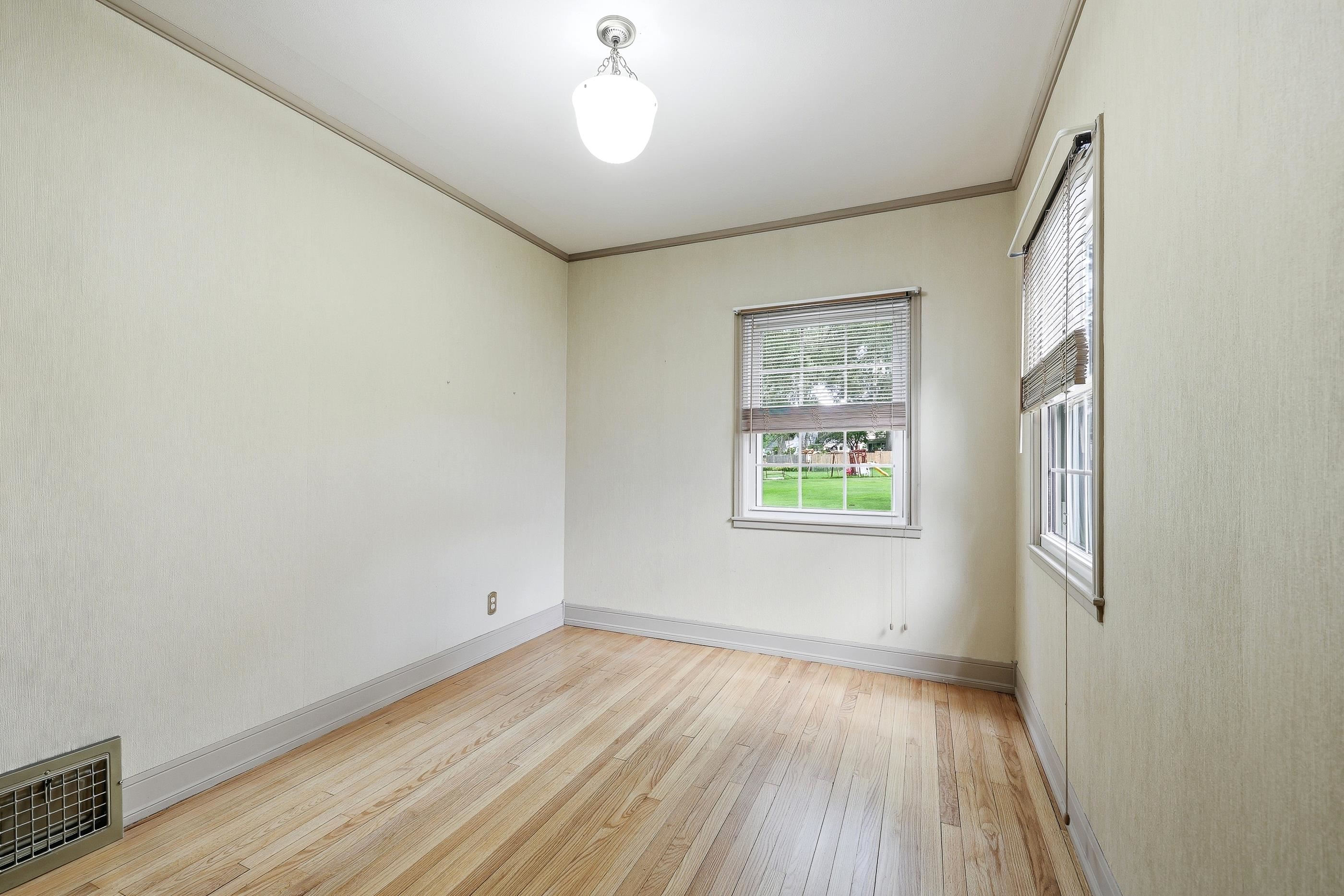 814 S OAK AVENUE, Marshfield, Wisconsin 54449, 2 Bedrooms Bedrooms, ,1 BathroomBathrooms,Residential,For Sale,814 S OAK AVENUE,22602928