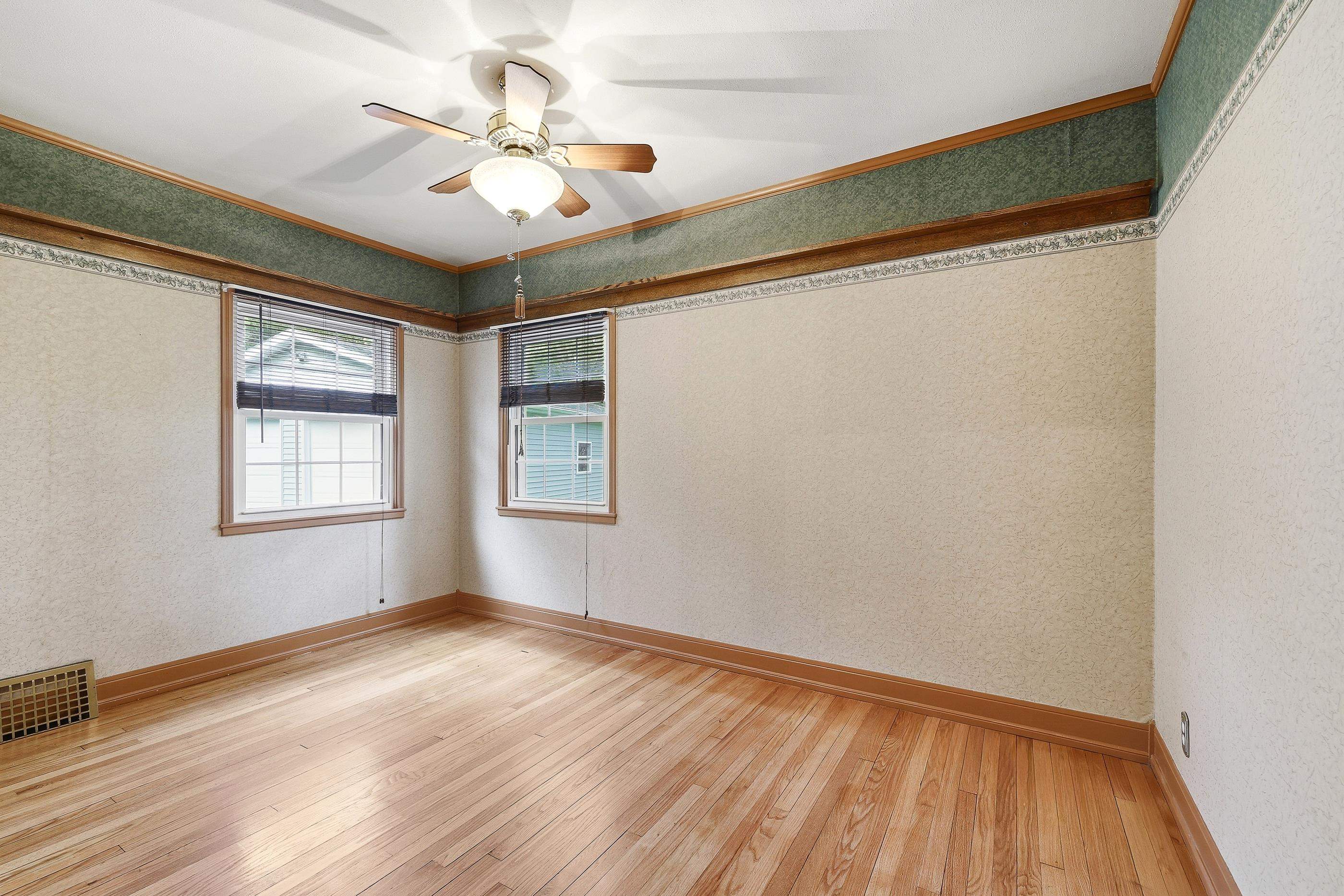 814 S OAK AVENUE, Marshfield, Wisconsin 54449, 2 Bedrooms Bedrooms, ,1 BathroomBathrooms,Residential,For Sale,814 S OAK AVENUE,22602928