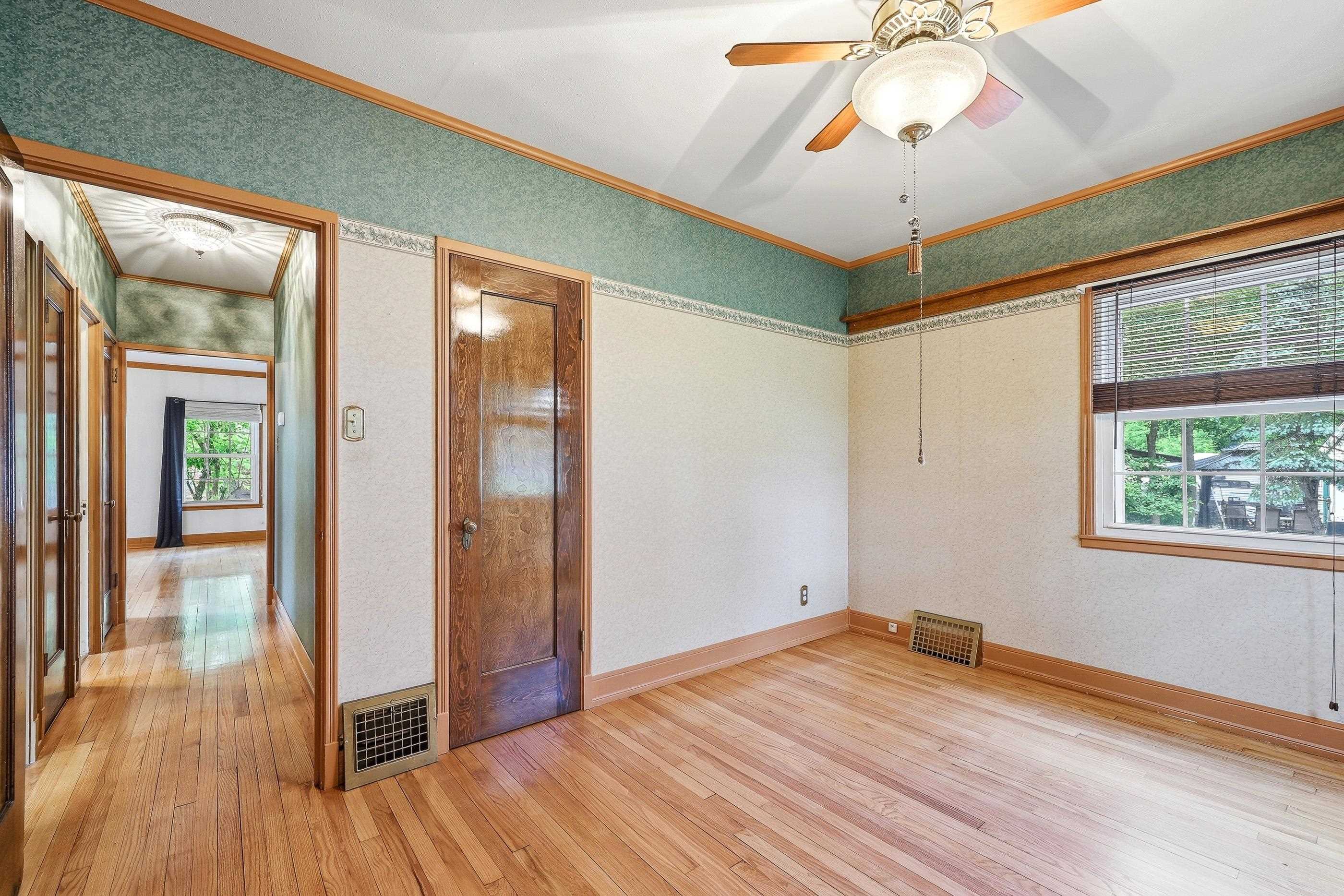 814 S OAK AVENUE, Marshfield, Wisconsin 54449, 2 Bedrooms Bedrooms, ,1 BathroomBathrooms,Residential,For Sale,814 S OAK AVENUE,22602928