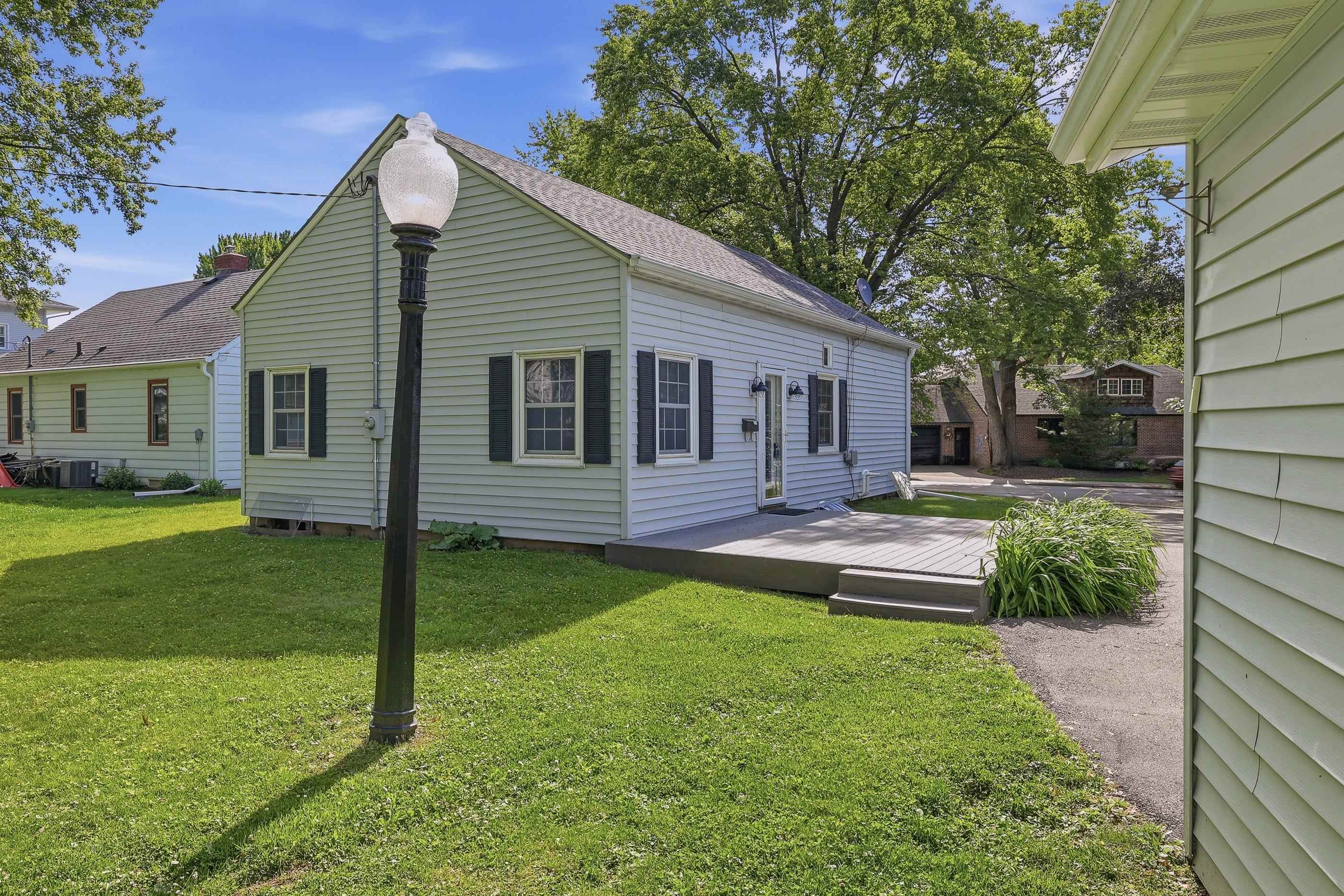 814 S OAK AVENUE, Marshfield, Wisconsin 54449, 2 Bedrooms Bedrooms, ,1 BathroomBathrooms,Residential,For Sale,814 S OAK AVENUE,22602928