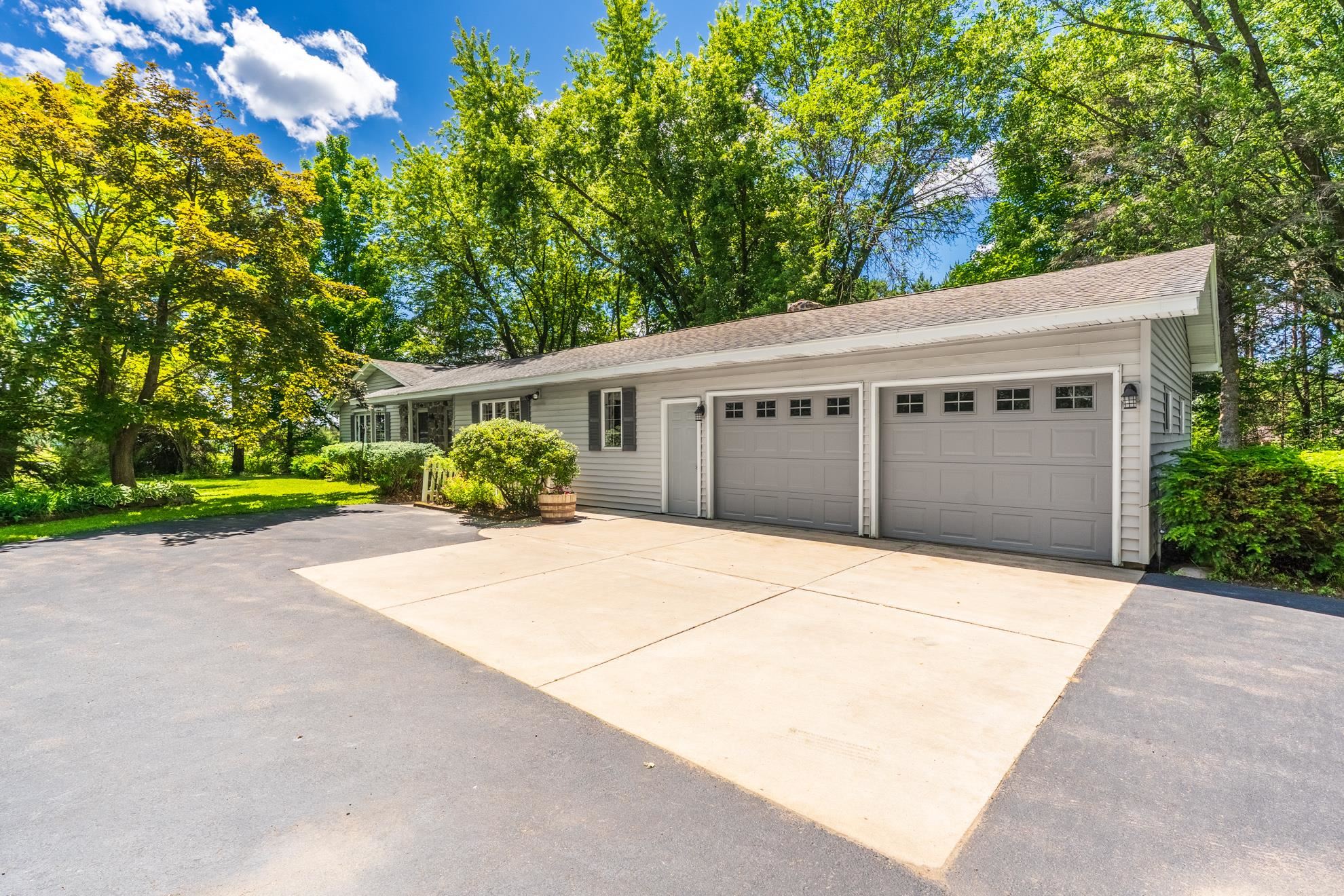 5600 N 32ND AVENUE, Wausau, Wisconsin 54401, 3 Bedrooms Bedrooms, ,1 BathroomBathrooms,Residential,For Sale,5600 N 32ND AVENUE,22602929