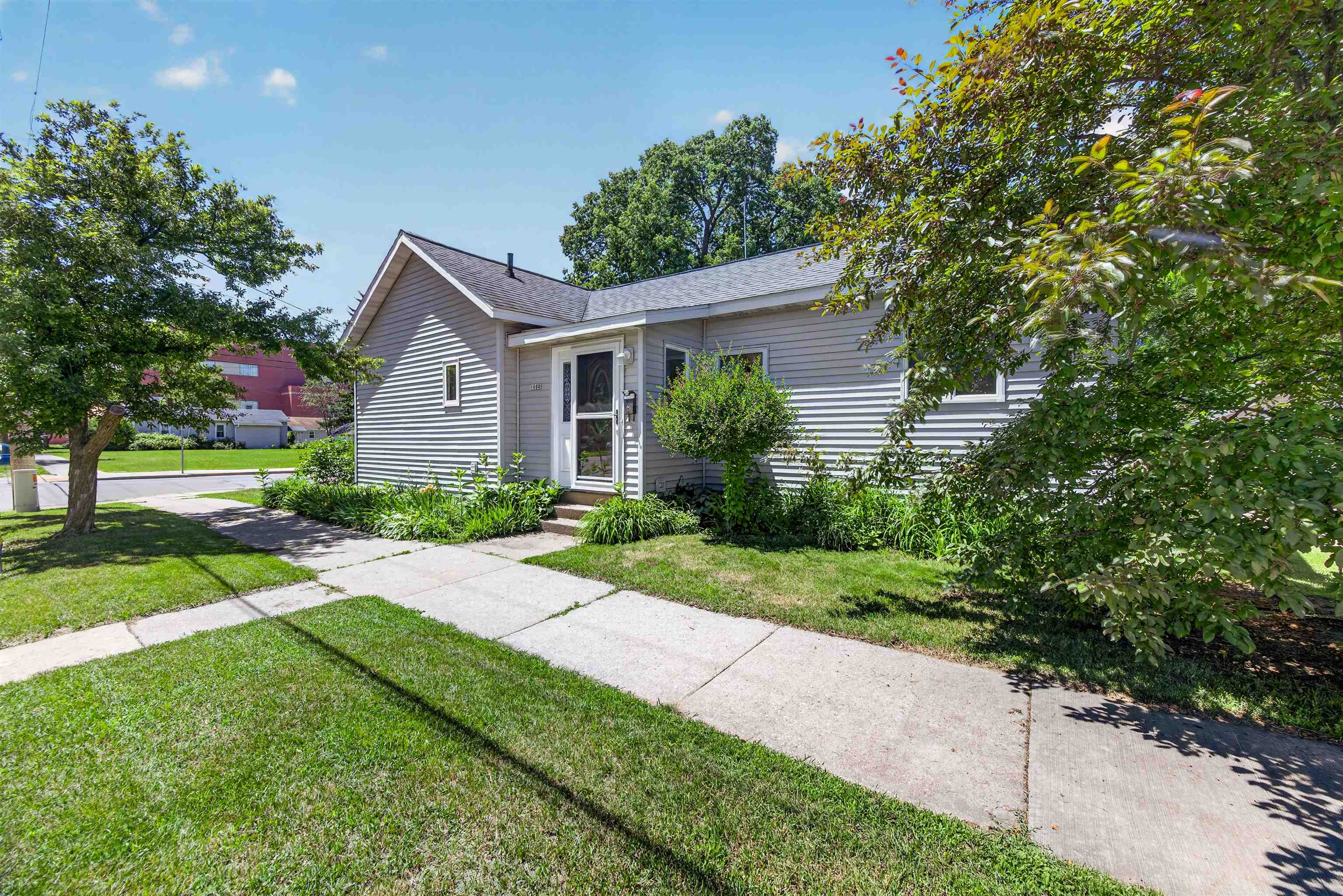 1000 WISCONSIN STREET, Stevens Point, Wisconsin 54481, 3 Bedrooms Bedrooms, ,1 BathroomBathrooms,Residential,For Sale,1000 WISCONSIN STREET,22602938