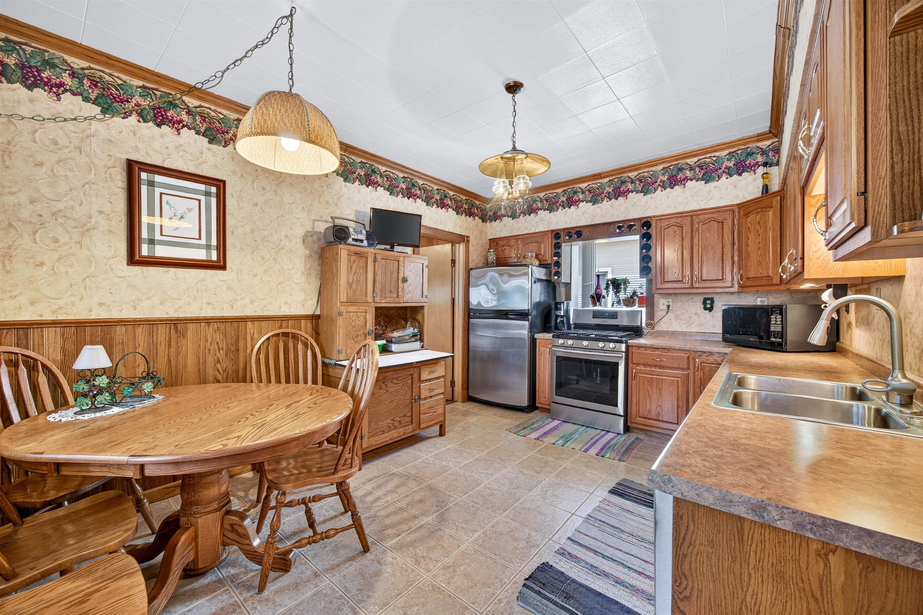 1000 WISCONSIN STREET, Stevens Point, Wisconsin 54481, 3 Bedrooms Bedrooms, ,1 BathroomBathrooms,Residential,For Sale,1000 WISCONSIN STREET,22602938