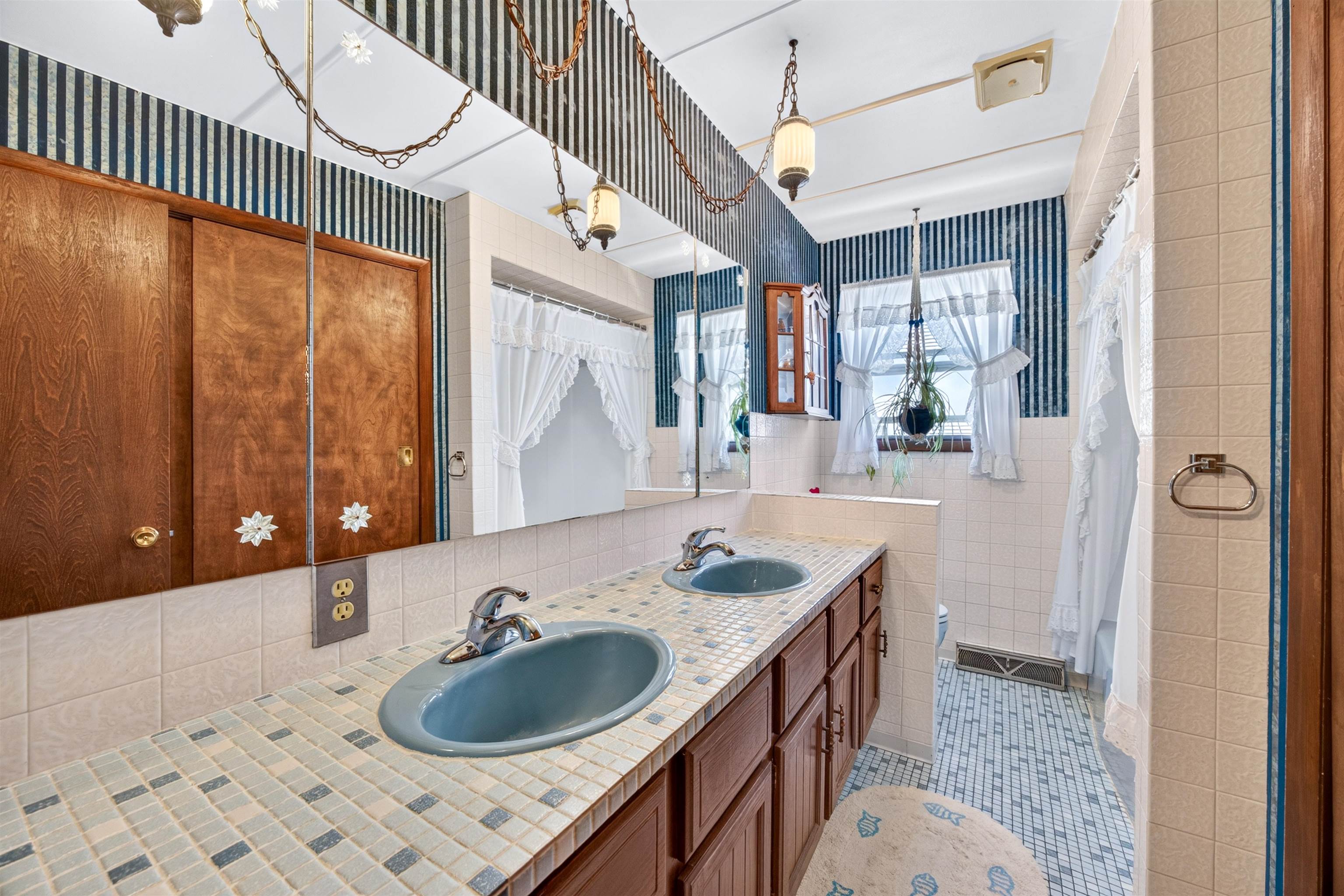 1000 WISCONSIN STREET, Stevens Point, Wisconsin 54481, 3 Bedrooms Bedrooms, ,1 BathroomBathrooms,Residential,For Sale,1000 WISCONSIN STREET,22602938
