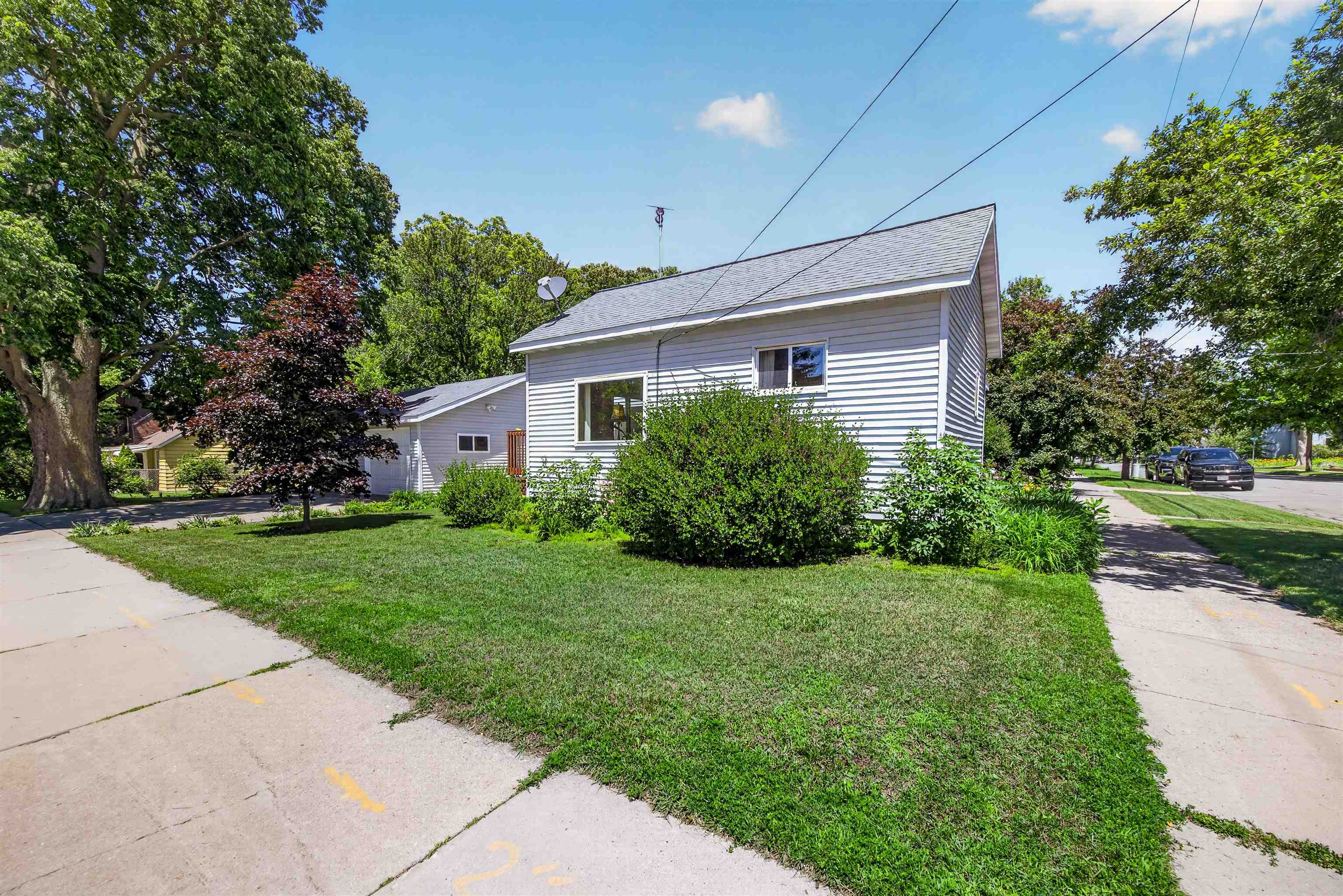 1000 WISCONSIN STREET, Stevens Point, Wisconsin 54481, 3 Bedrooms Bedrooms, ,1 BathroomBathrooms,Residential,For Sale,1000 WISCONSIN STREET,22602938