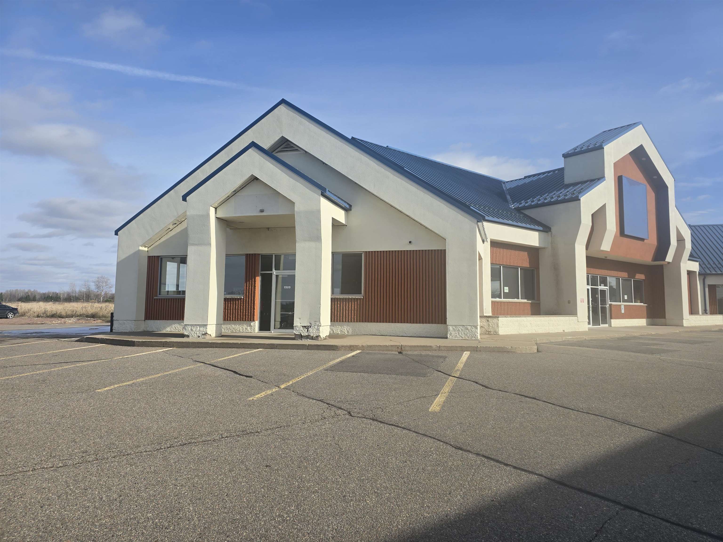 1509 W MCMILLAN STREET, Marshfield, Wisconsin 54449, ,Commercial/industrial,For Rent,1509 W MCMILLAN STREET,22602940