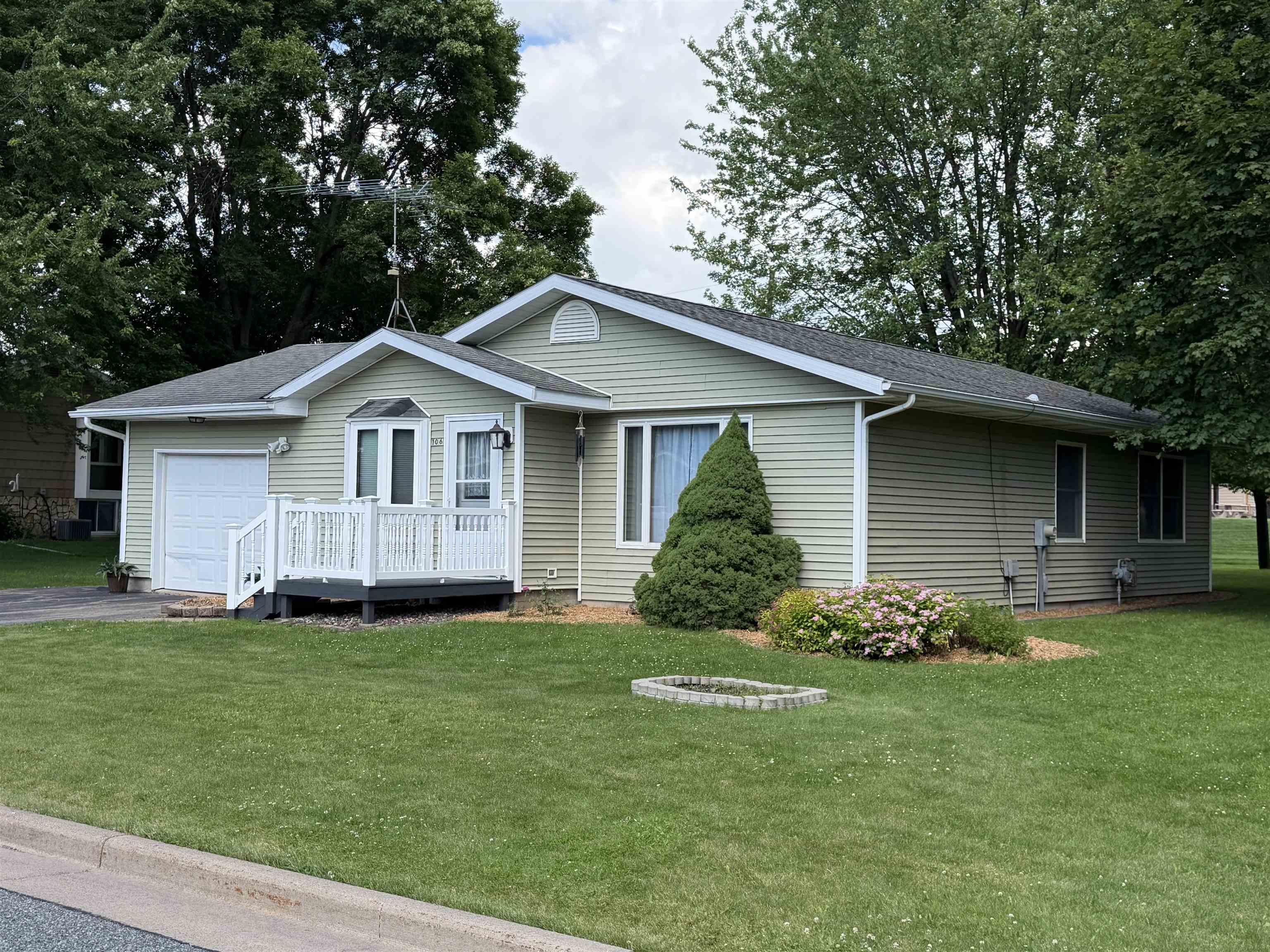 106 S 6TH STREET, Colby, Wisconsin 54421, 3 Bedrooms Bedrooms, ,1 BathroomBathrooms,Residential,For Sale,106 S 6TH STREET,22602943
