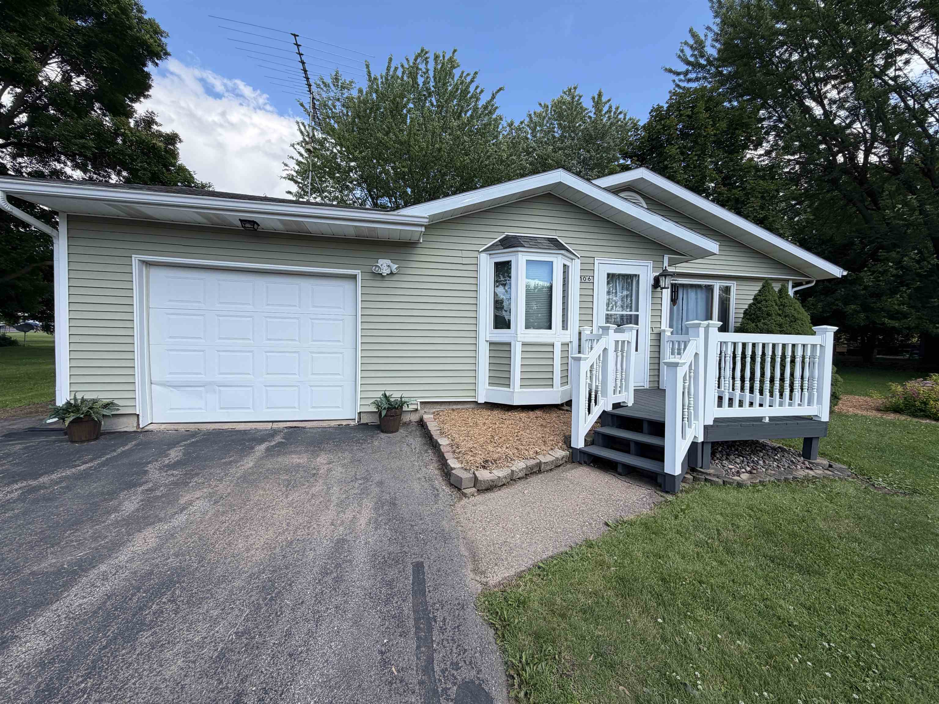 106 S 6TH STREET, Colby, Wisconsin 54421, 3 Bedrooms Bedrooms, ,1 BathroomBathrooms,Residential,For Sale,106 S 6TH STREET,22602943