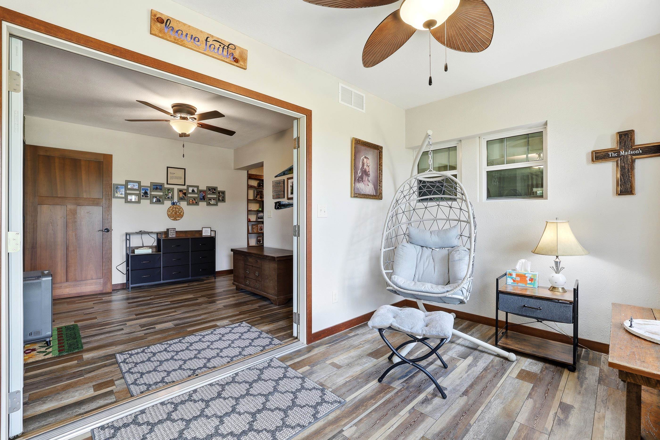 4 seasons room to Foyer