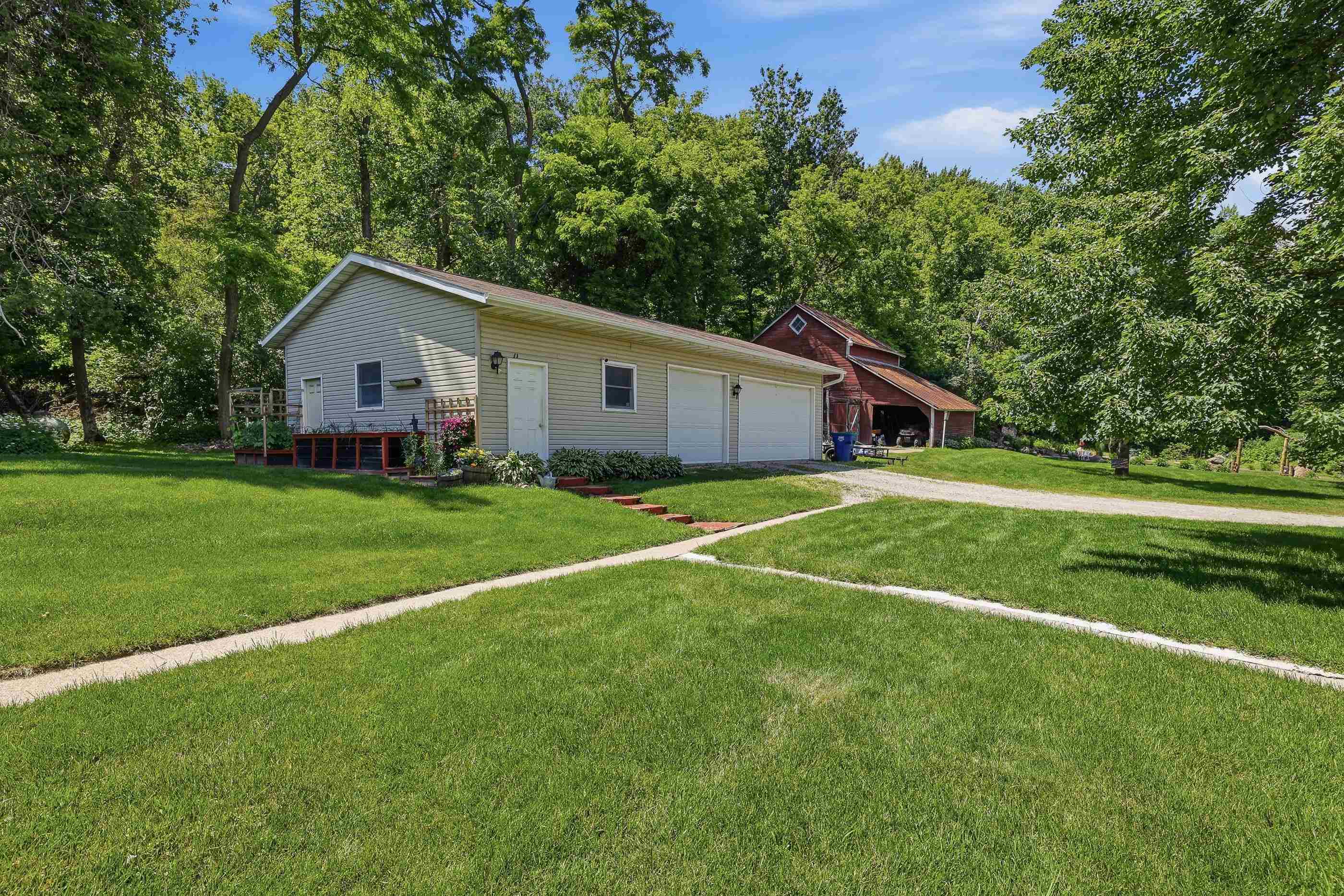 N4825 COUNTY ROAD Q, Waupaca, Wisconsin 54981, 4 Bedrooms Bedrooms, ,2 BathroomsBathrooms,Residential,For Sale,N4825 COUNTY ROAD Q,22602946