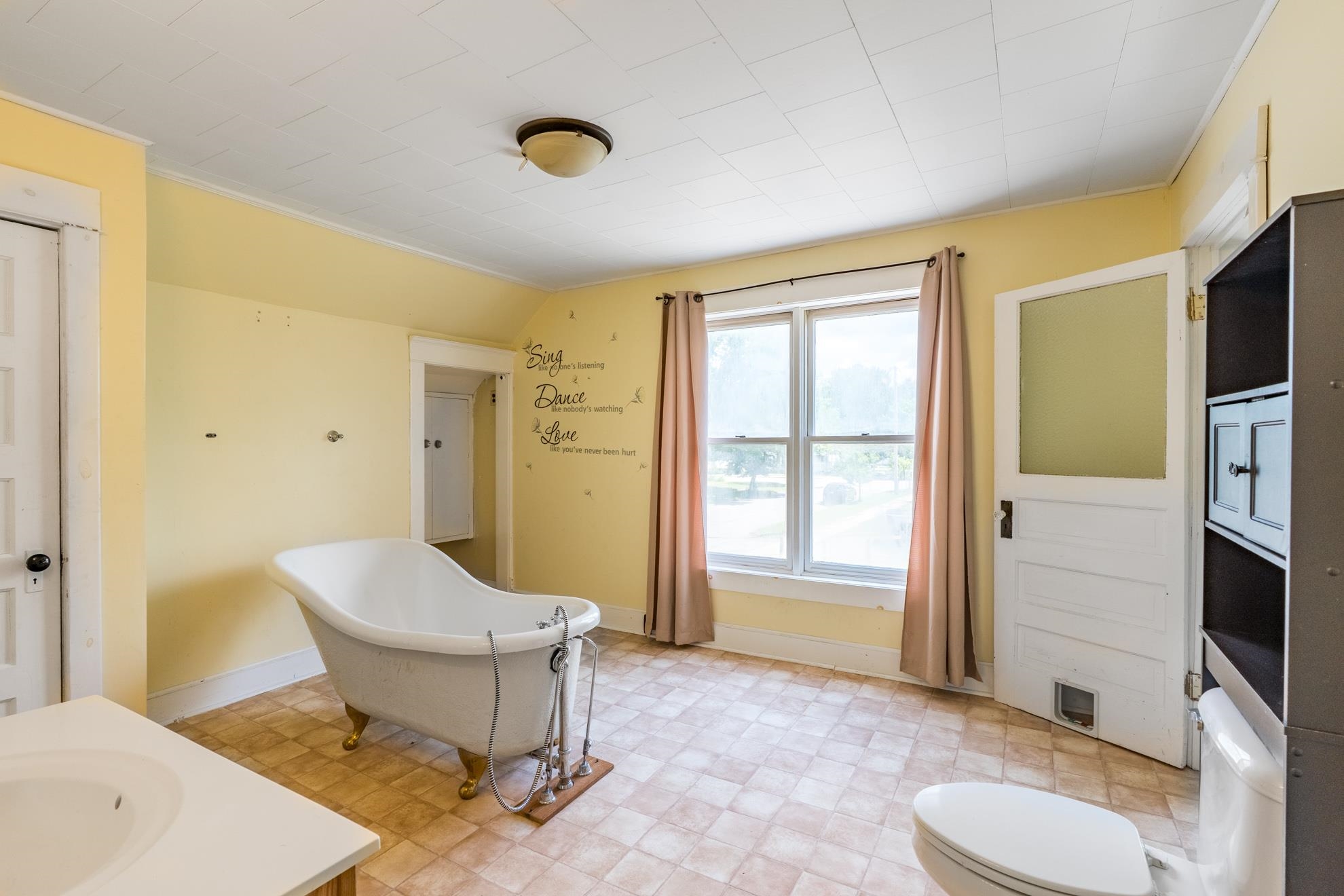 2513 GOWEN STREET, Wausau, Wisconsin 54403, 3 Bedrooms Bedrooms, ,2 BathroomsBathrooms,Residential,For Sale,2513 GOWEN STREET,22602949