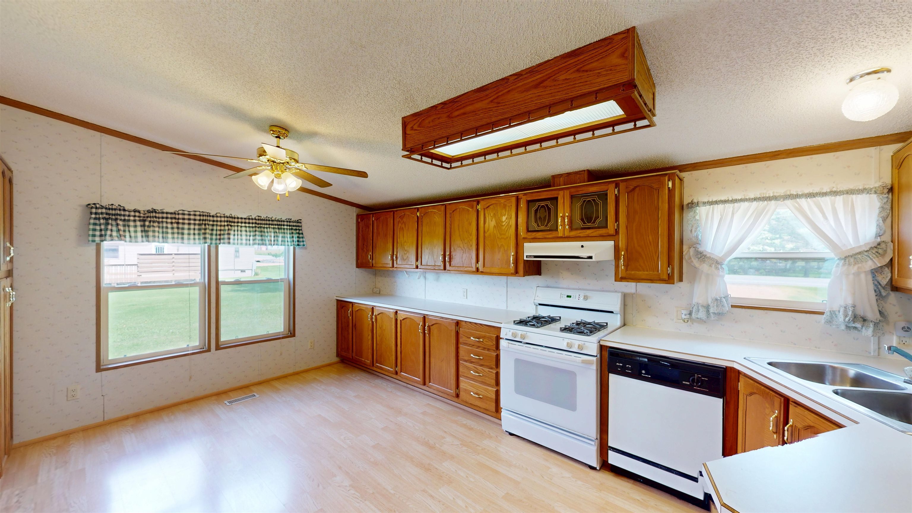 206138 COUNTY ROAD M, Stratford, Wisconsin 54484, 3 Bedrooms Bedrooms, ,2 BathroomsBathrooms,Residential,For Sale,206138 COUNTY ROAD M,22602954