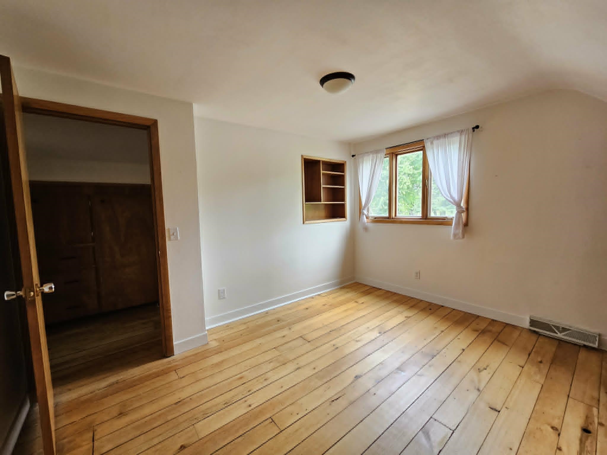 827 W NORTH STREET, Marshfield, Wisconsin 54449, 3 Bedrooms Bedrooms, ,1 BathroomBathrooms,Residential,For Sale,827 W NORTH STREET,22602986