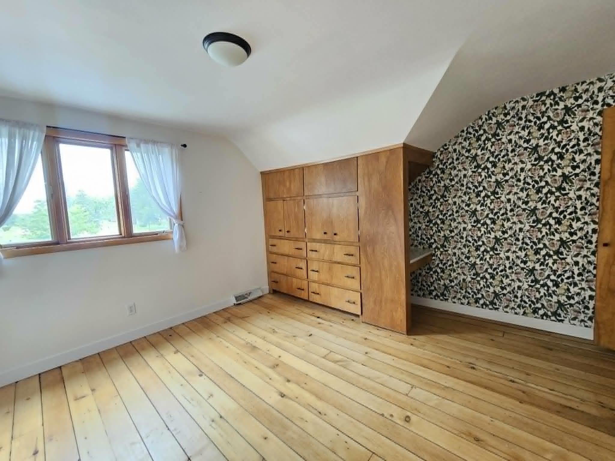 827 W NORTH STREET, Marshfield, Wisconsin 54449, 3 Bedrooms Bedrooms, ,1 BathroomBathrooms,Residential,For Sale,827 W NORTH STREET,22602986