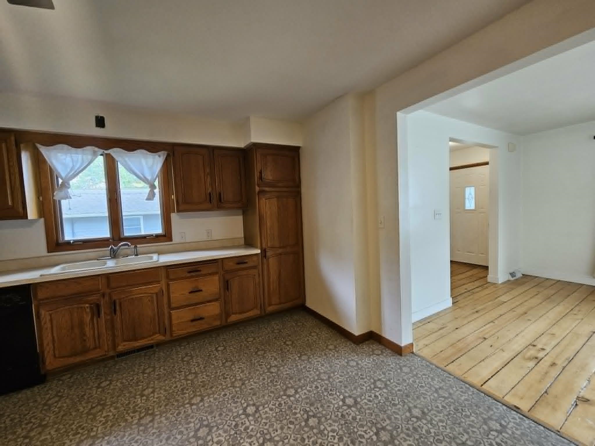 827 W NORTH STREET, Marshfield, Wisconsin 54449, 3 Bedrooms Bedrooms, ,1 BathroomBathrooms,Residential,For Sale,827 W NORTH STREET,22602986