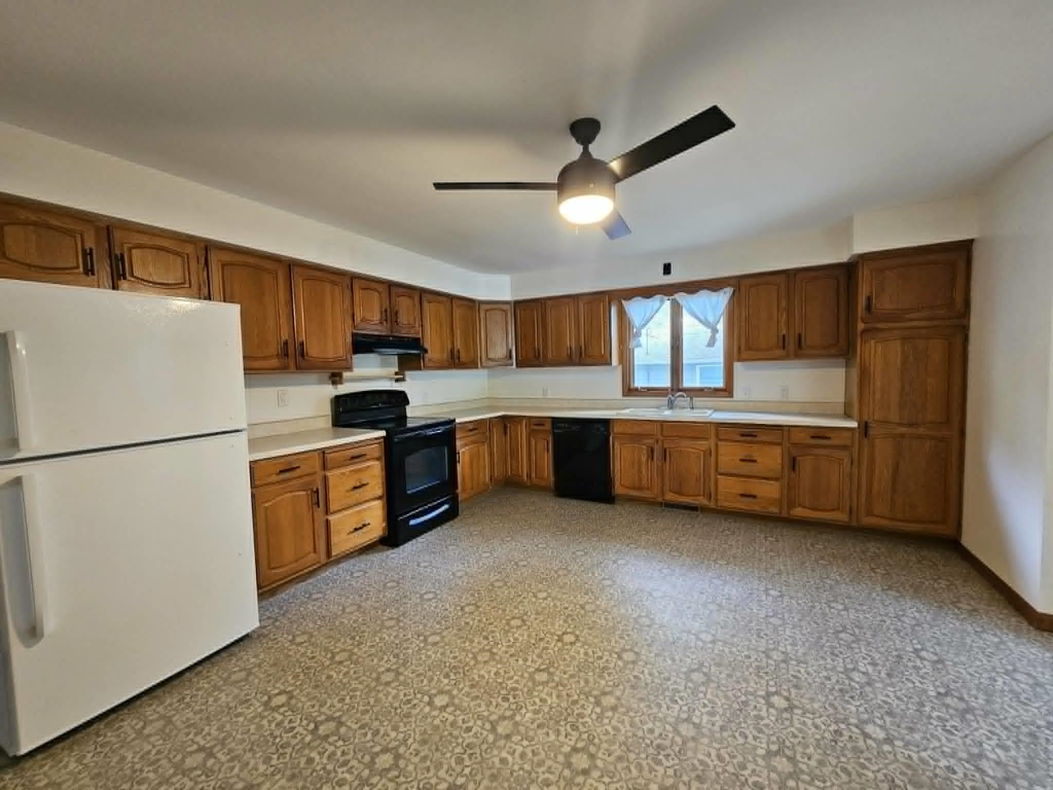 827 W NORTH STREET, Marshfield, Wisconsin 54449, 3 Bedrooms Bedrooms, ,1 BathroomBathrooms,Residential,For Sale,827 W NORTH STREET,22602986