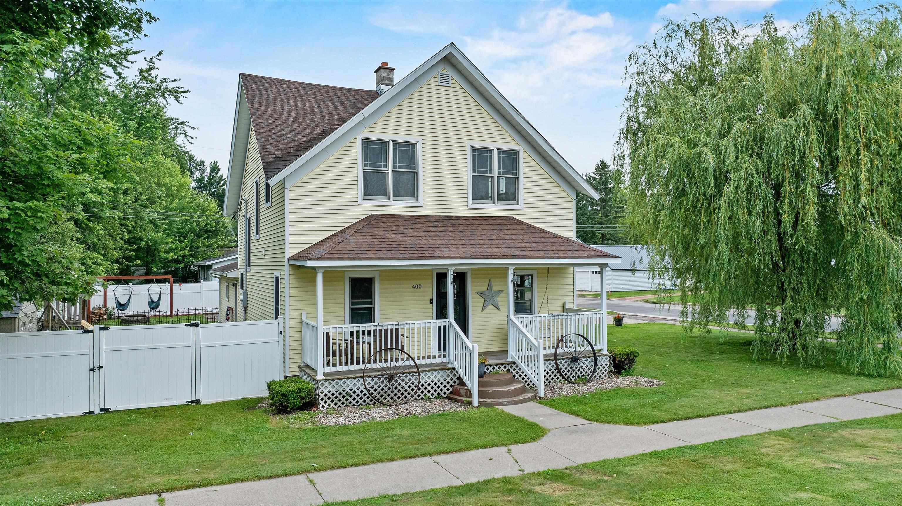 400 W MAIN STREET, Spencer, Wisconsin 54479, 3 Bedrooms Bedrooms, ,2 BathroomsBathrooms,Residential,For Sale,400 W MAIN STREET,22603021