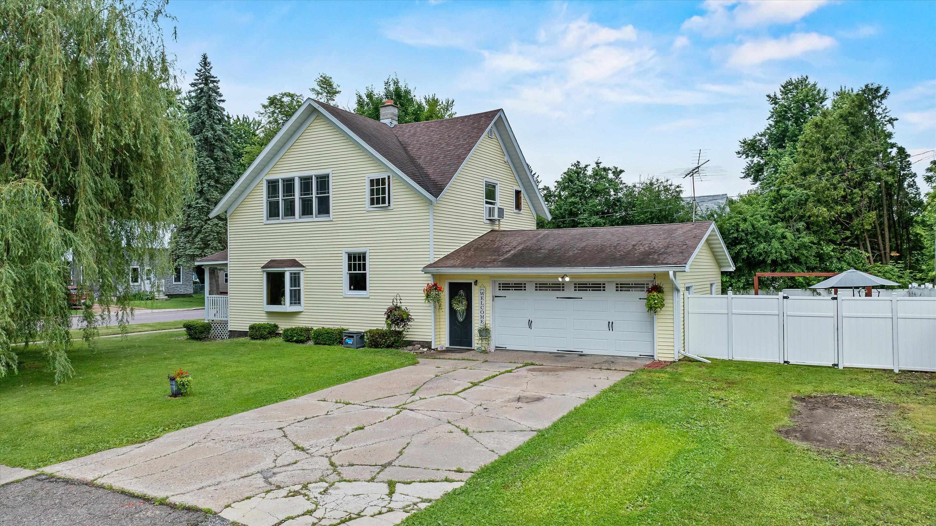 400 W MAIN STREET, Spencer, Wisconsin 54479, 3 Bedrooms Bedrooms, ,2 BathroomsBathrooms,Residential,For Sale,400 W MAIN STREET,22603021