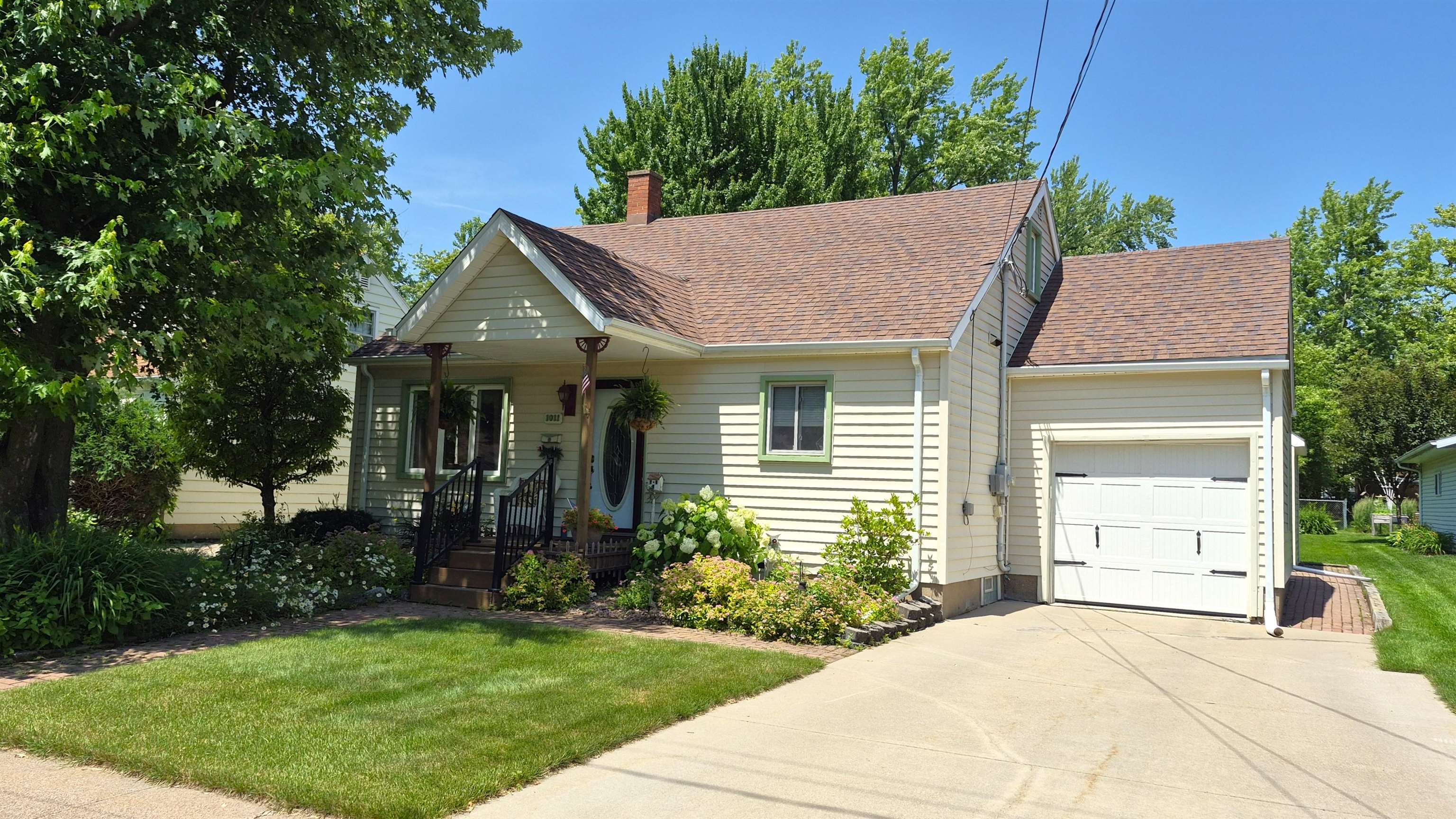 1011 W PARK STREET, Marshfield, Wisconsin 54449, 3 Bedrooms Bedrooms, ,1 BathroomBathrooms,Residential,For Sale,1011 W PARK STREET,22603029