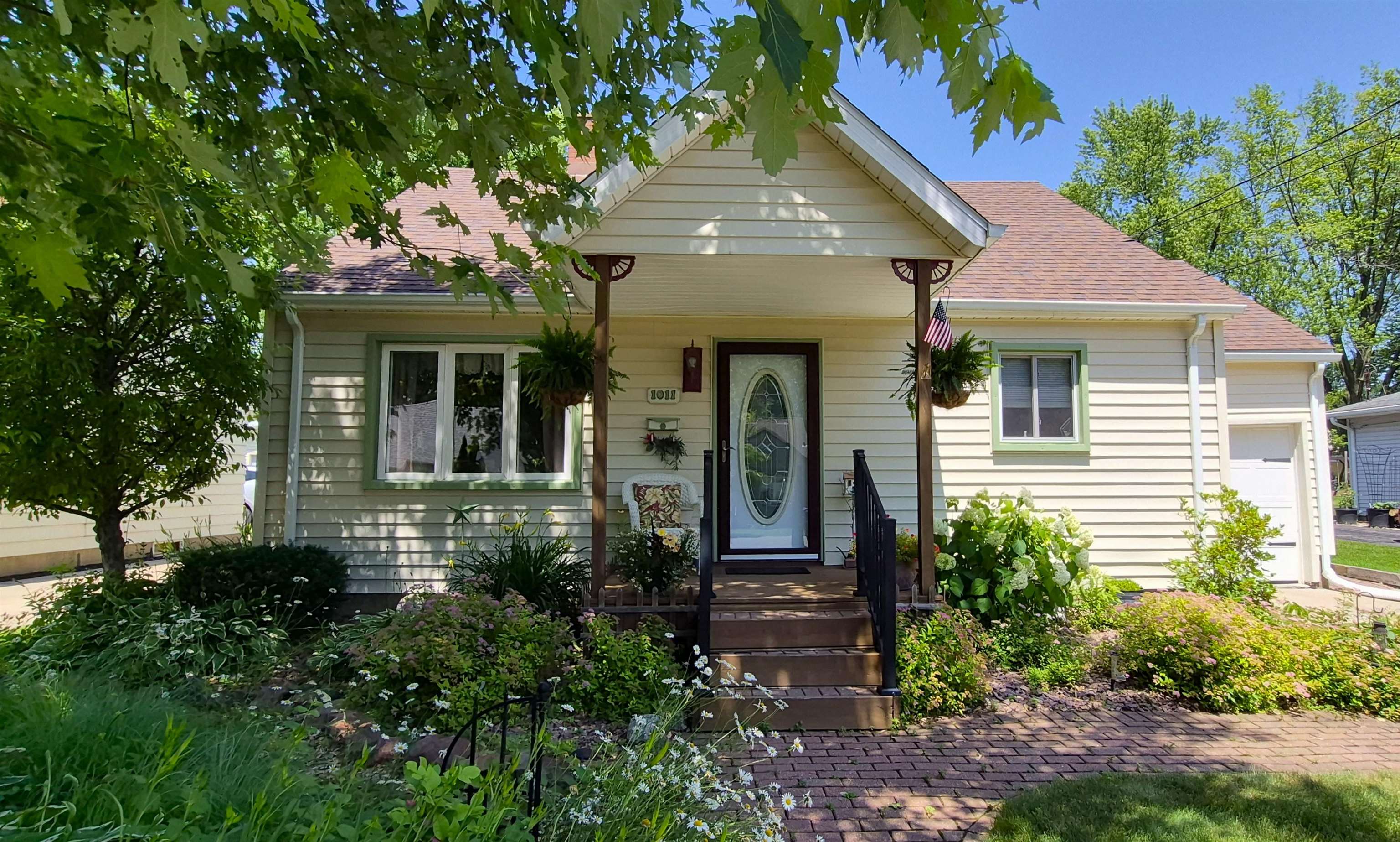 1011 W PARK STREET, Marshfield, Wisconsin 54449, 3 Bedrooms Bedrooms, ,1 BathroomBathrooms,Residential,For Sale,1011 W PARK STREET,22603029