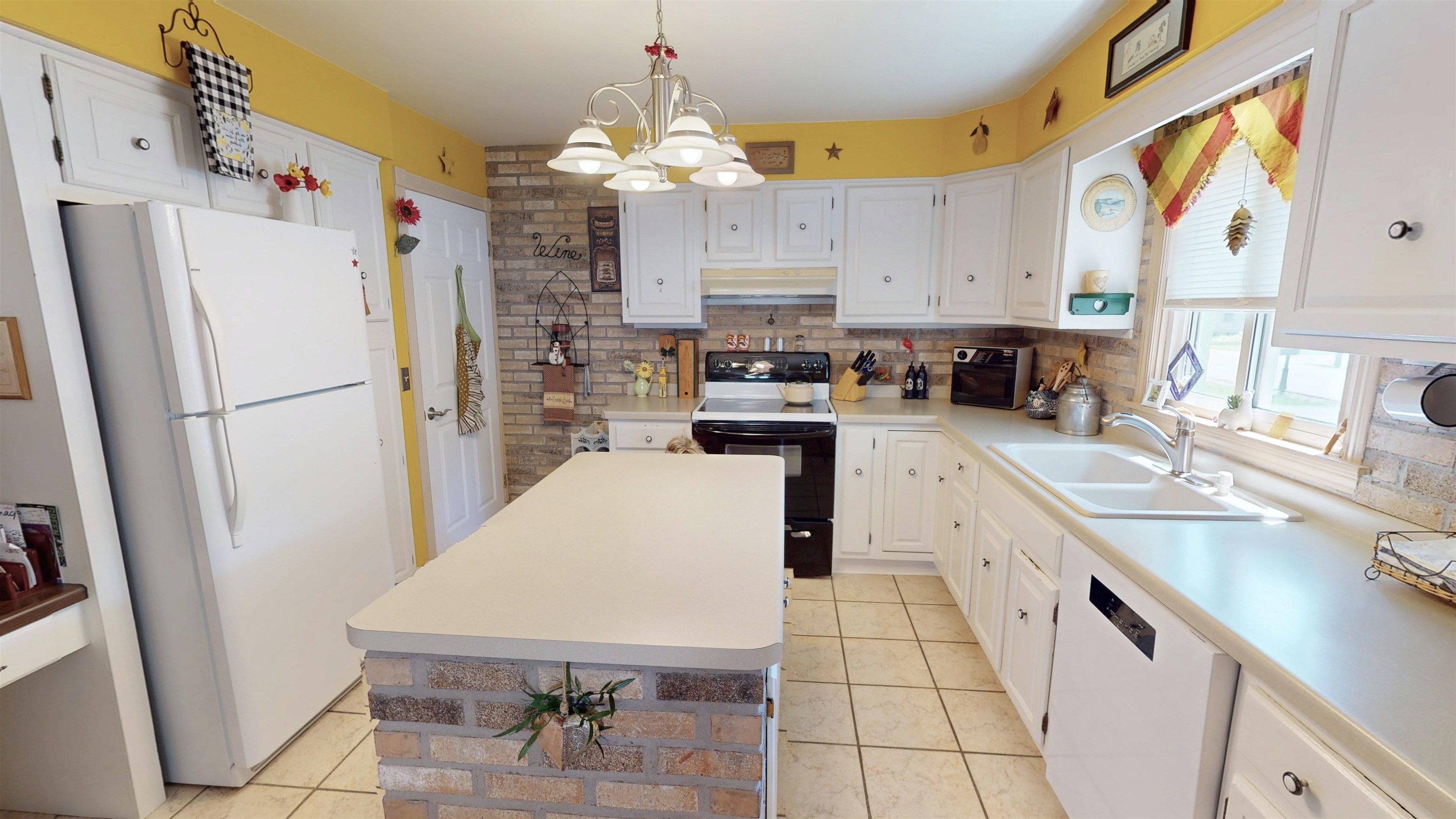 1011 W PARK STREET, Marshfield, Wisconsin 54449, 3 Bedrooms Bedrooms, ,1 BathroomBathrooms,Residential,For Sale,1011 W PARK STREET,22603029