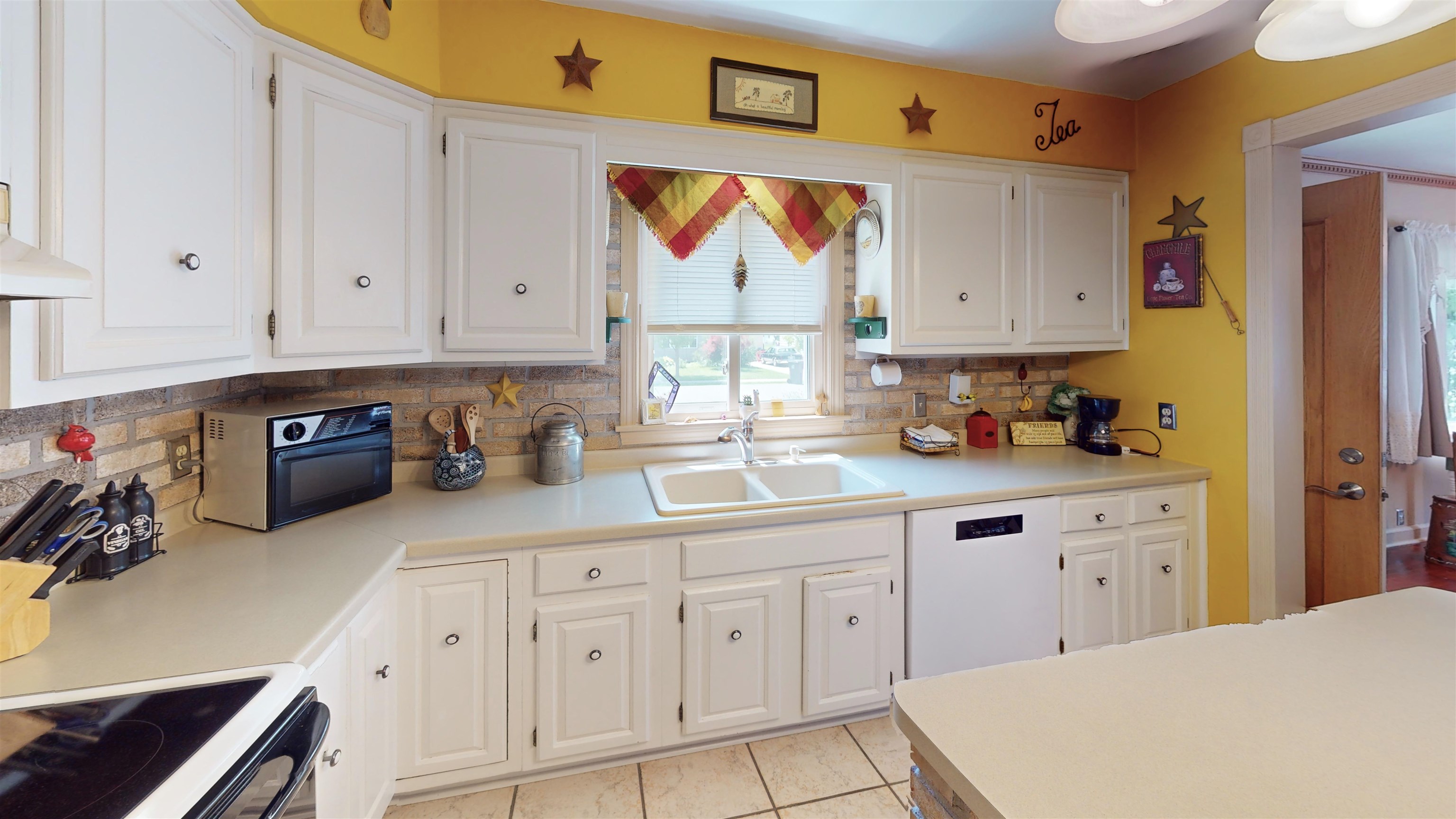 1011 W PARK STREET, Marshfield, Wisconsin 54449, 3 Bedrooms Bedrooms, ,1 BathroomBathrooms,Residential,For Sale,1011 W PARK STREET,22603029