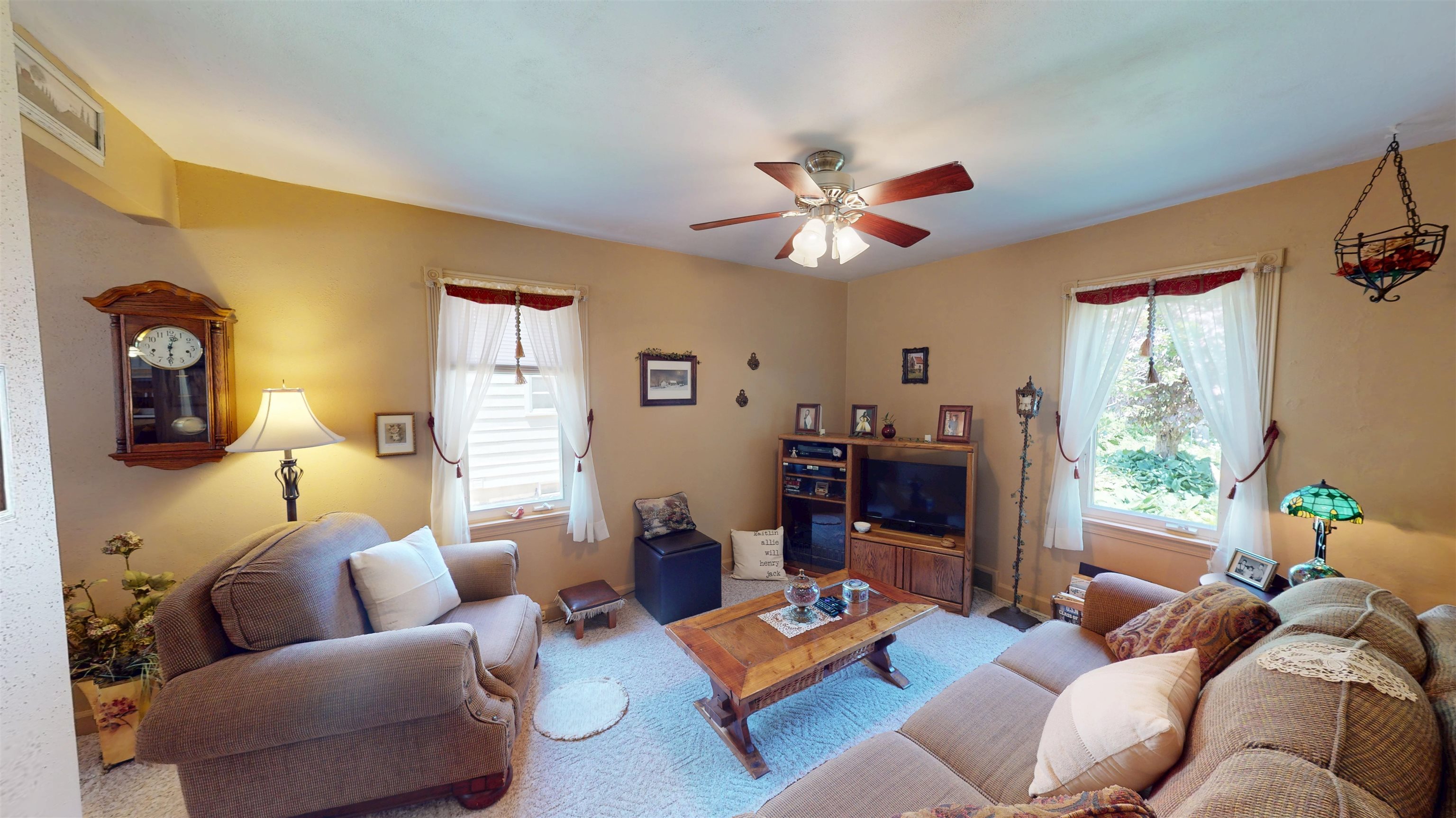 1011 W PARK STREET, Marshfield, Wisconsin 54449, 3 Bedrooms Bedrooms, ,1 BathroomBathrooms,Residential,For Sale,1011 W PARK STREET,22603029