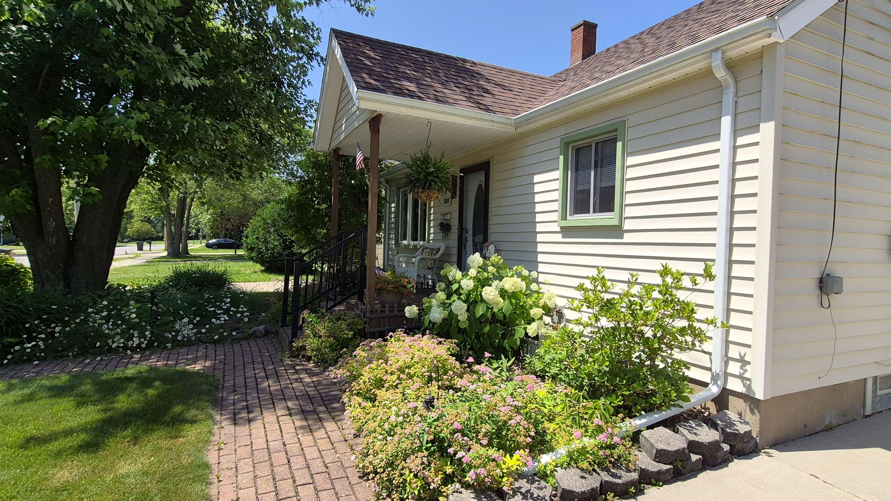 1011 W PARK STREET, Marshfield, Wisconsin 54449, 3 Bedrooms Bedrooms, ,1 BathroomBathrooms,Residential,For Sale,1011 W PARK STREET,22603029