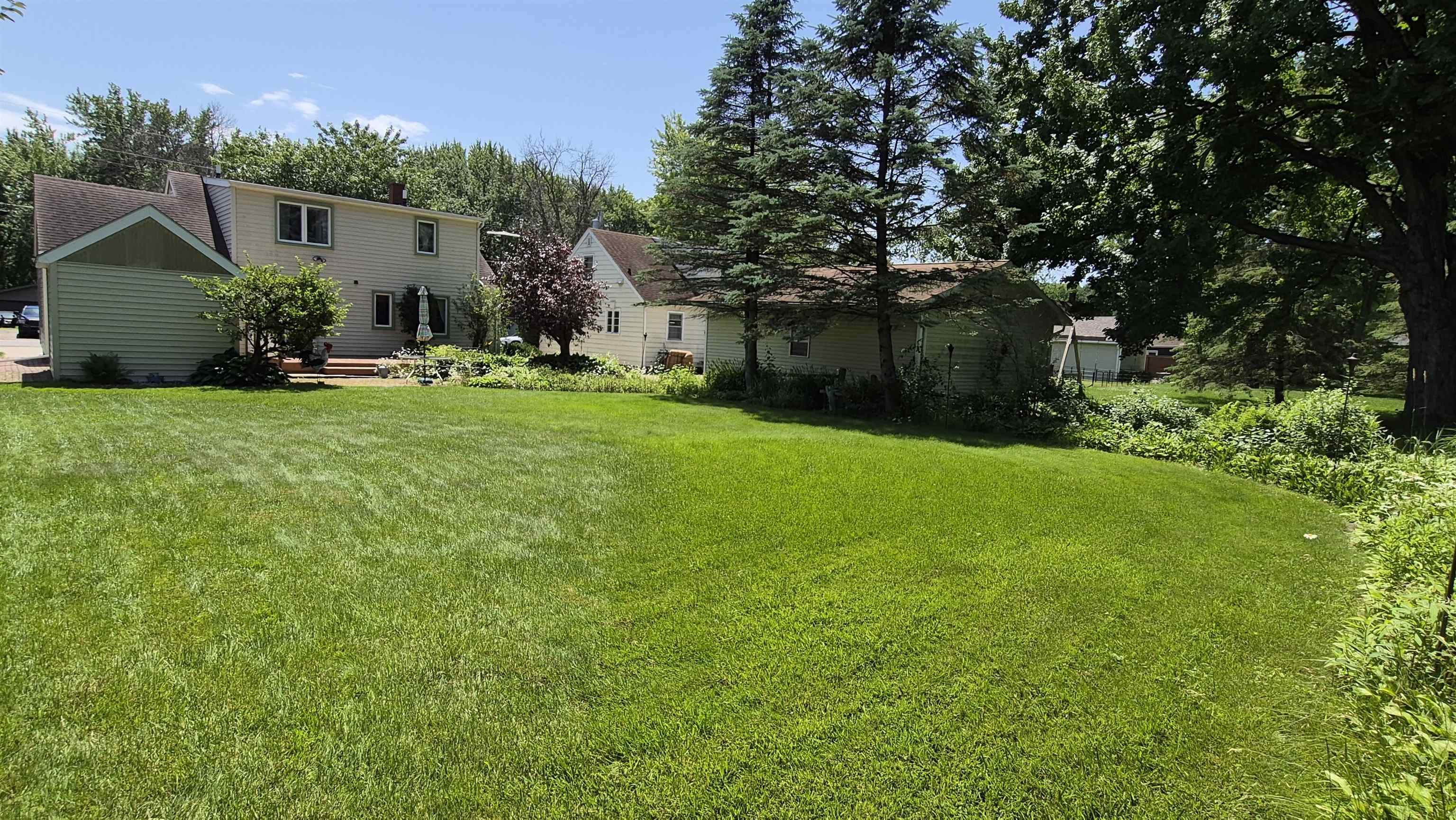 1011 W PARK STREET, Marshfield, Wisconsin 54449, 3 Bedrooms Bedrooms, ,1 BathroomBathrooms,Residential,For Sale,1011 W PARK STREET,22603029