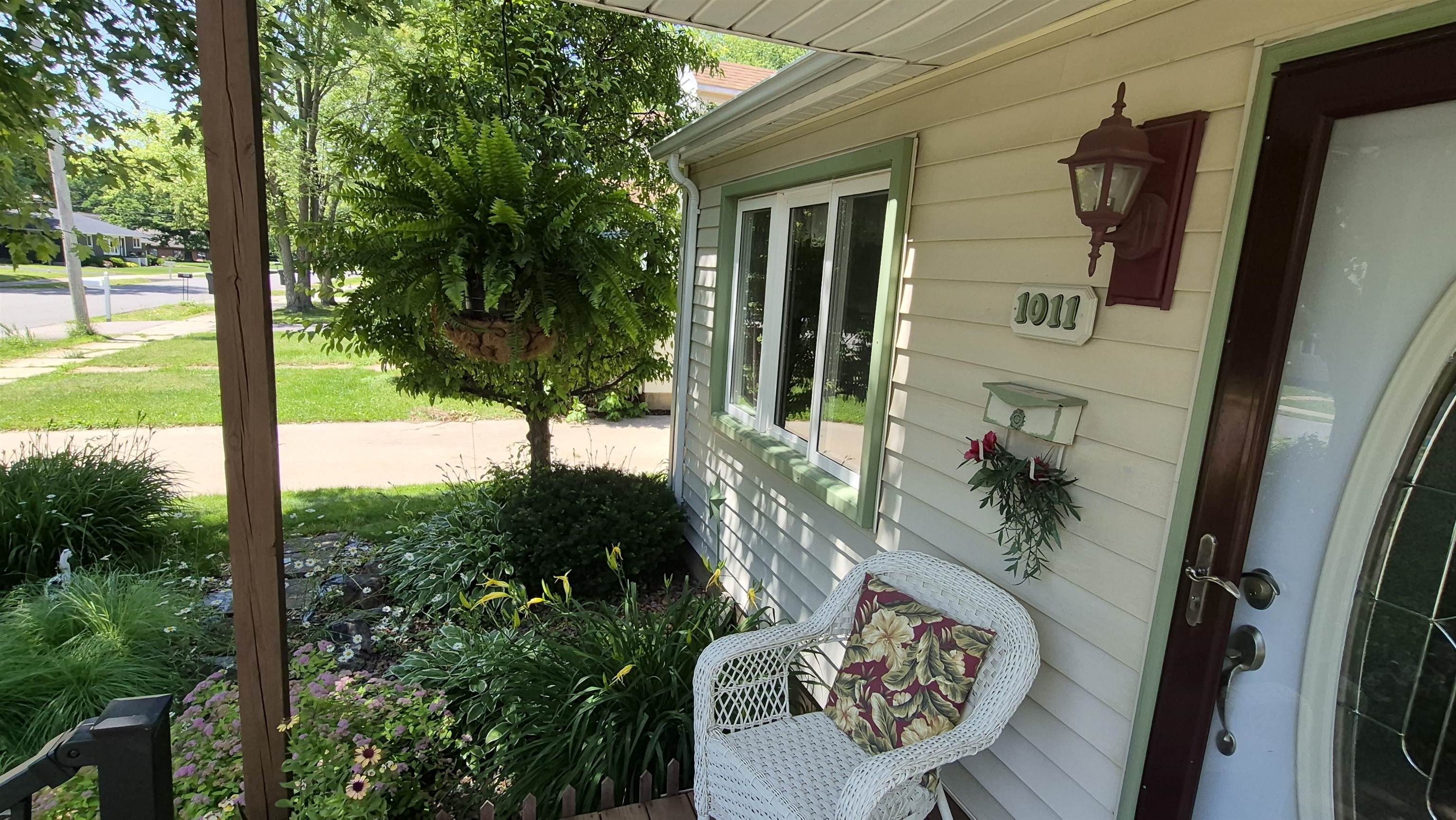 1011 W PARK STREET, Marshfield, Wisconsin 54449, 3 Bedrooms Bedrooms, ,1 BathroomBathrooms,Residential,For Sale,1011 W PARK STREET,22603029