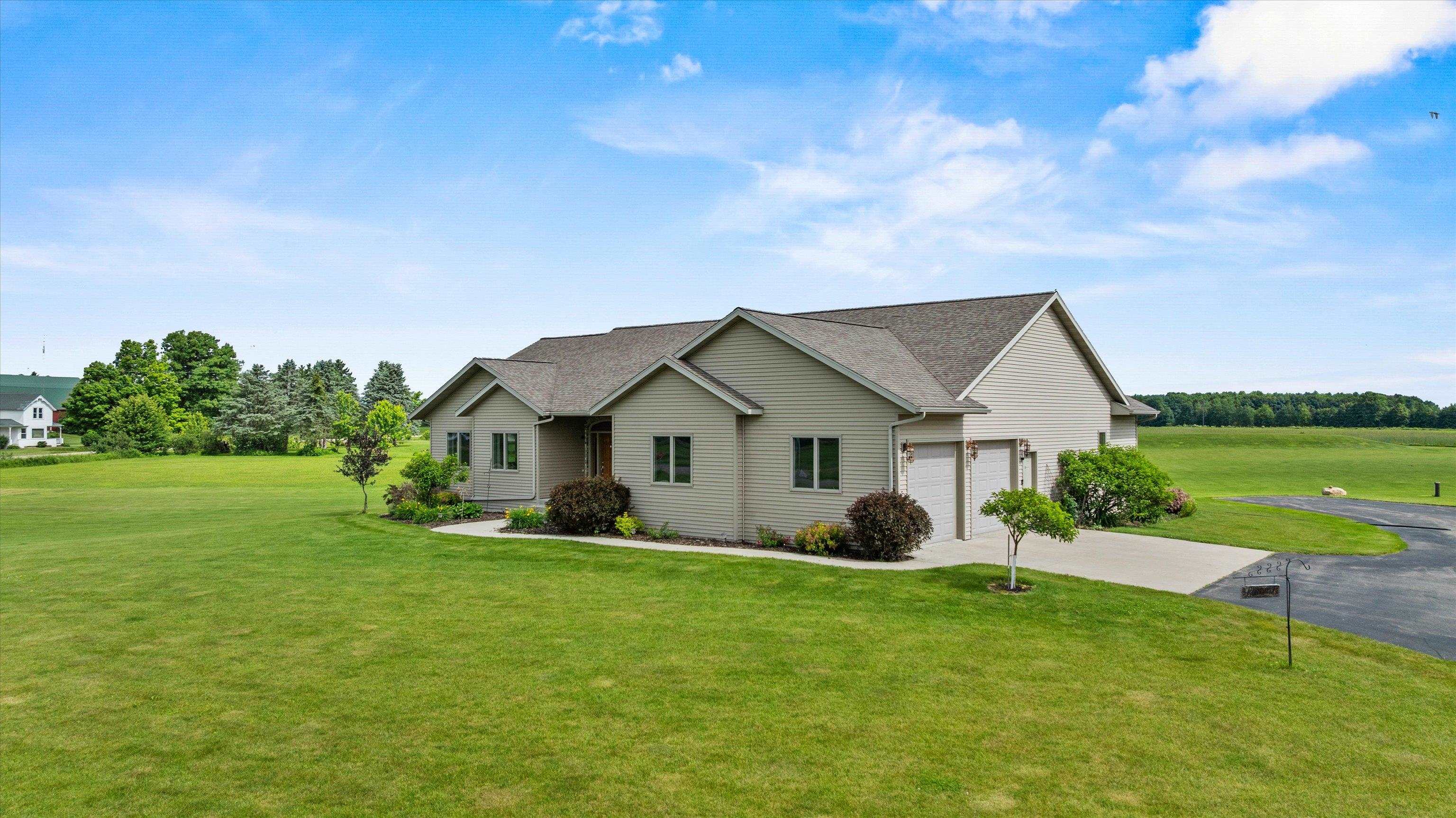 8072 MILL CREEK ROAD, Marshfield, Wisconsin 54449, 3 Bedrooms Bedrooms, ,3 BathroomsBathrooms,Residential,For Sale,8072 MILL CREEK ROAD,22603030