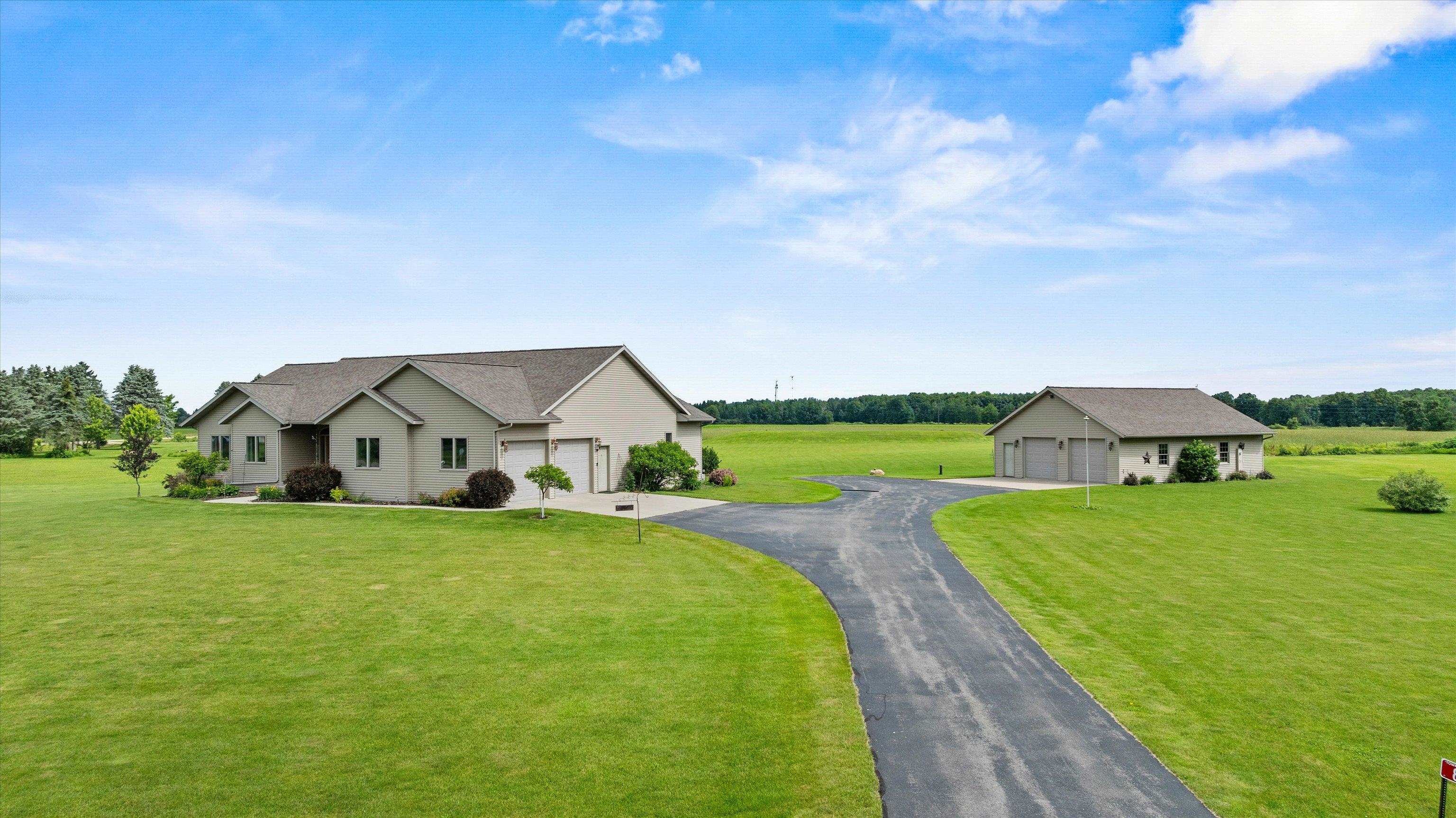 8072 MILL CREEK ROAD, Marshfield, Wisconsin 54449, 3 Bedrooms Bedrooms, ,3 BathroomsBathrooms,Residential,For Sale,8072 MILL CREEK ROAD,22603030