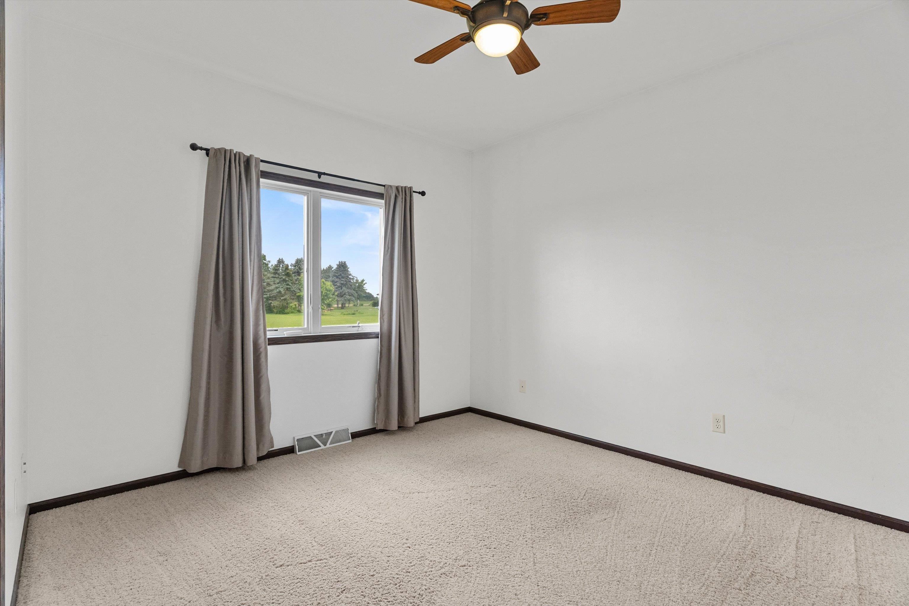 8072 MILL CREEK ROAD, Marshfield, Wisconsin 54449, 3 Bedrooms Bedrooms, ,3 BathroomsBathrooms,Residential,For Sale,8072 MILL CREEK ROAD,22603030