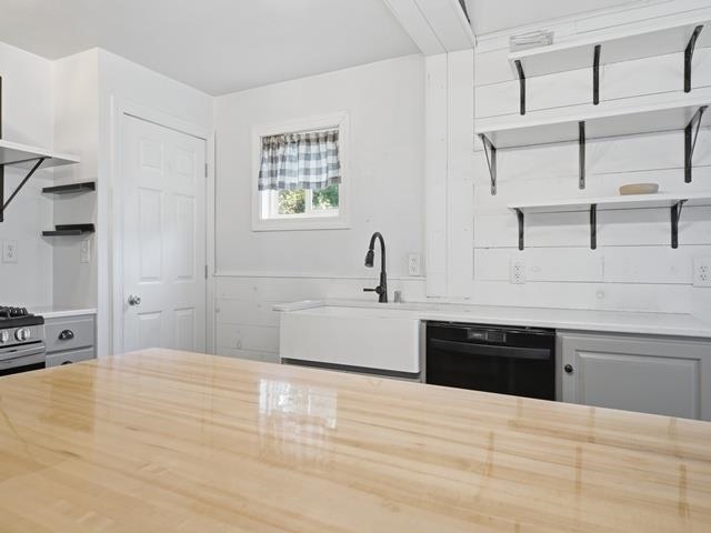 419 W MCMILLAN STREET, Marshfield, Wisconsin 54449, 2 Bedrooms Bedrooms, ,1 BathroomBathrooms,Residential,For Sale,419 W MCMILLAN STREET,22603070
