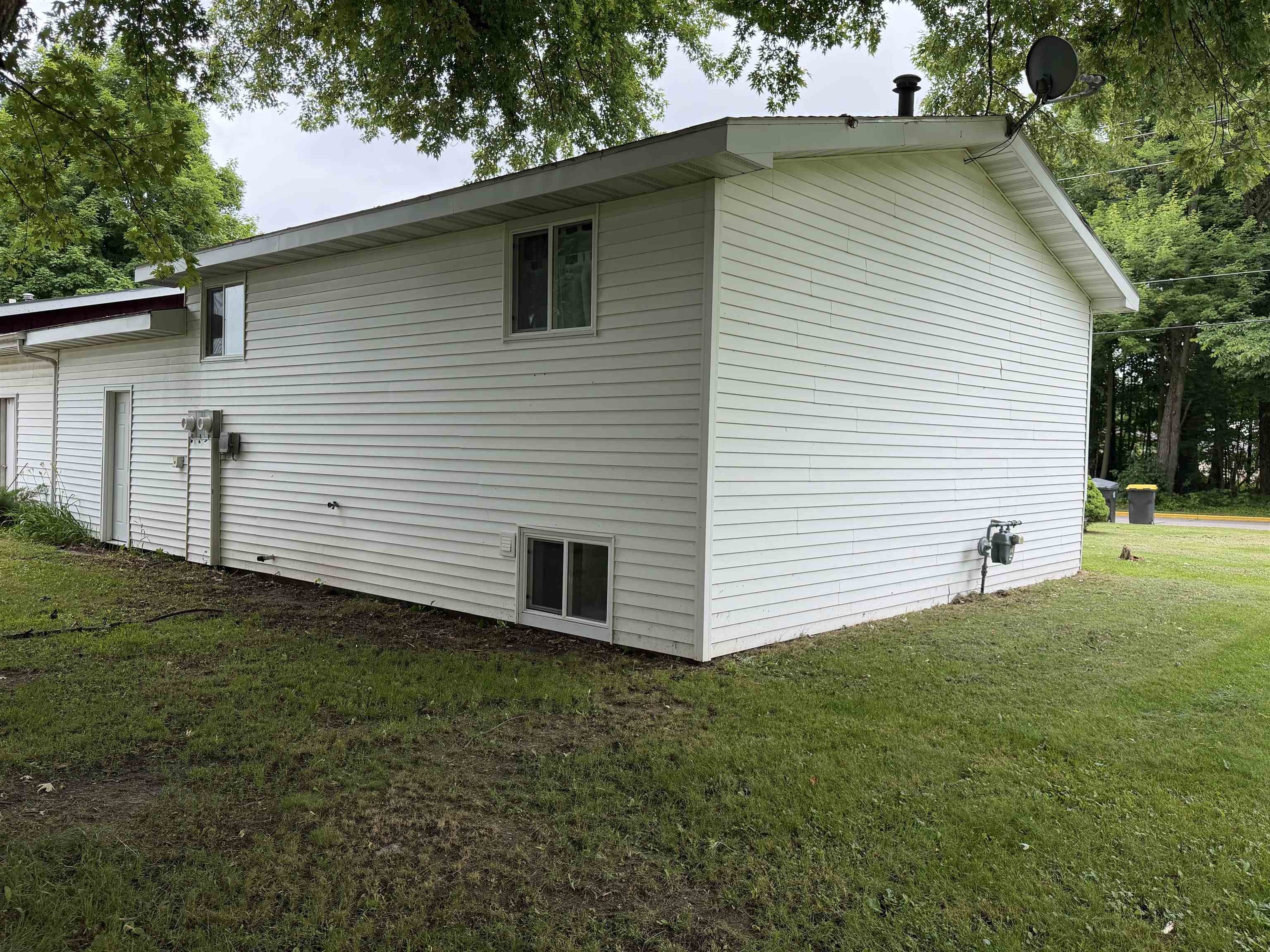 406 E LINDEN STREET, Abbotsford, Wisconsin 54405, 3 Bedrooms Bedrooms, ,1 BathroomBathrooms,Residential,For Sale,406 E LINDEN STREET,22603074