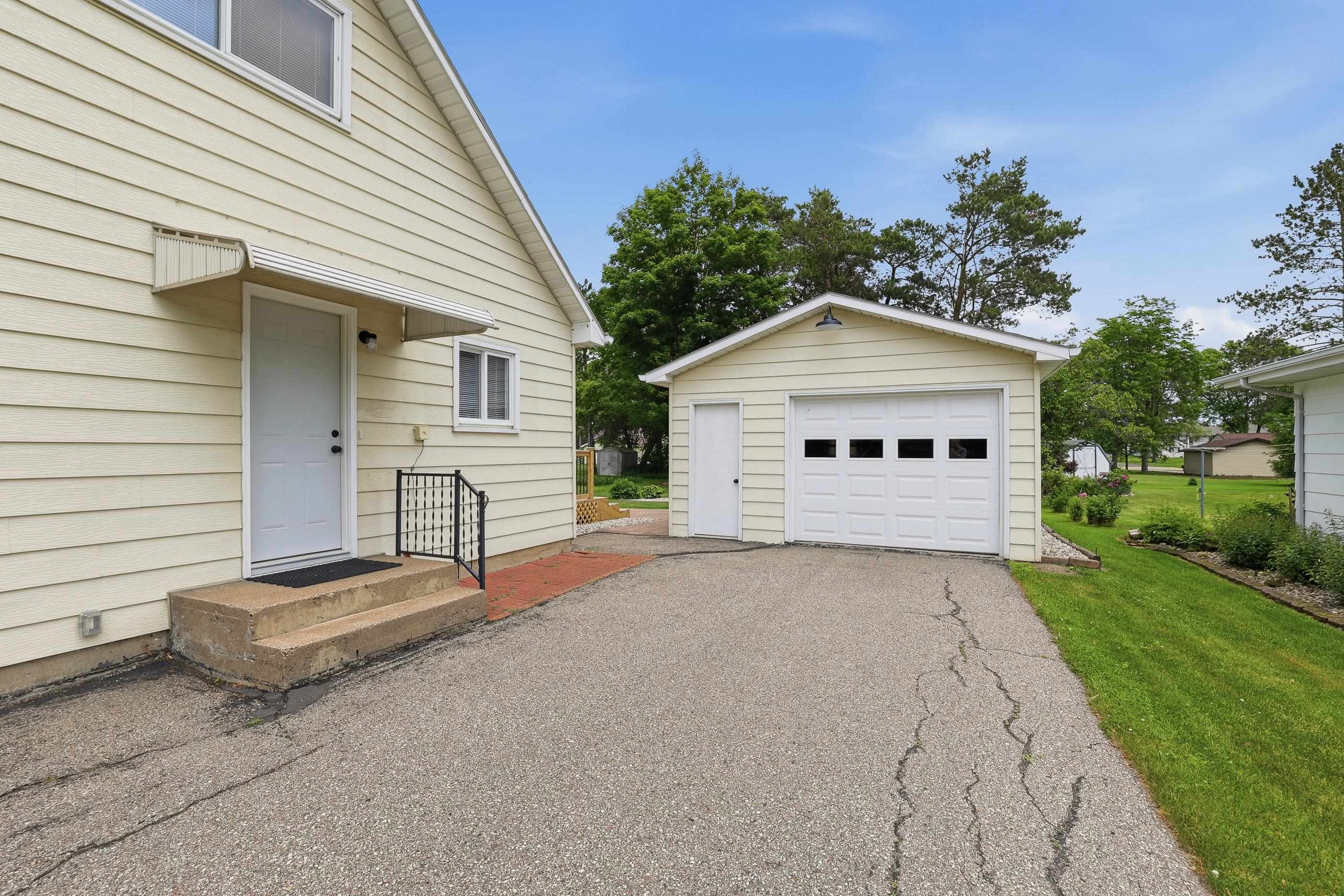 417 WILDWOOD COURT, Marshfield, Wisconsin 54449, 4 Bedrooms Bedrooms, ,1 BathroomBathrooms,Residential,For Sale,417 WILDWOOD COURT,22603089