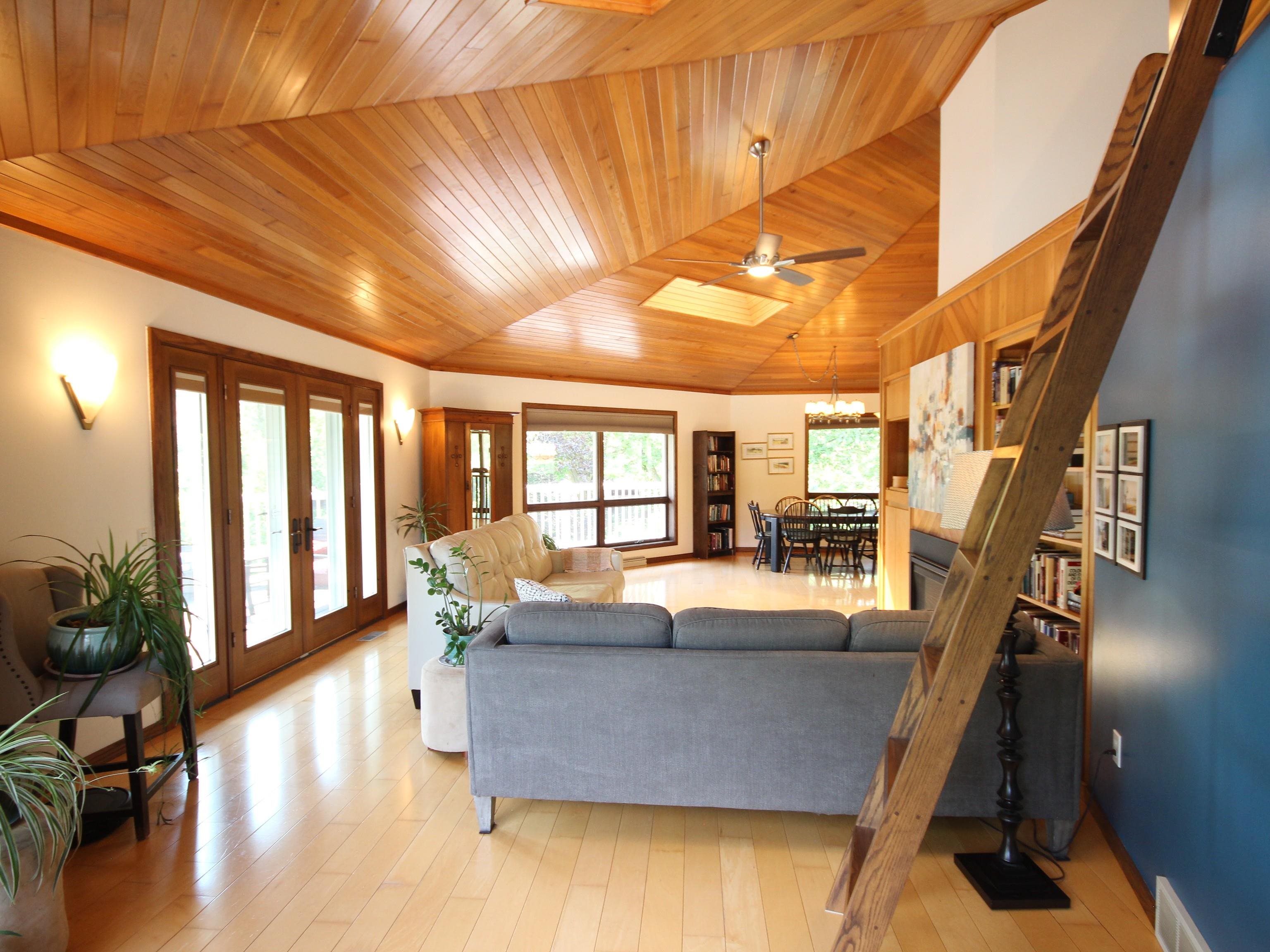 101 N ADAMS AVENUE, Marshfield, Wisconsin 54449, 4 Bedrooms Bedrooms, ,3 BathroomsBathrooms,Residential,For Sale,101 N ADAMS AVENUE,22603125