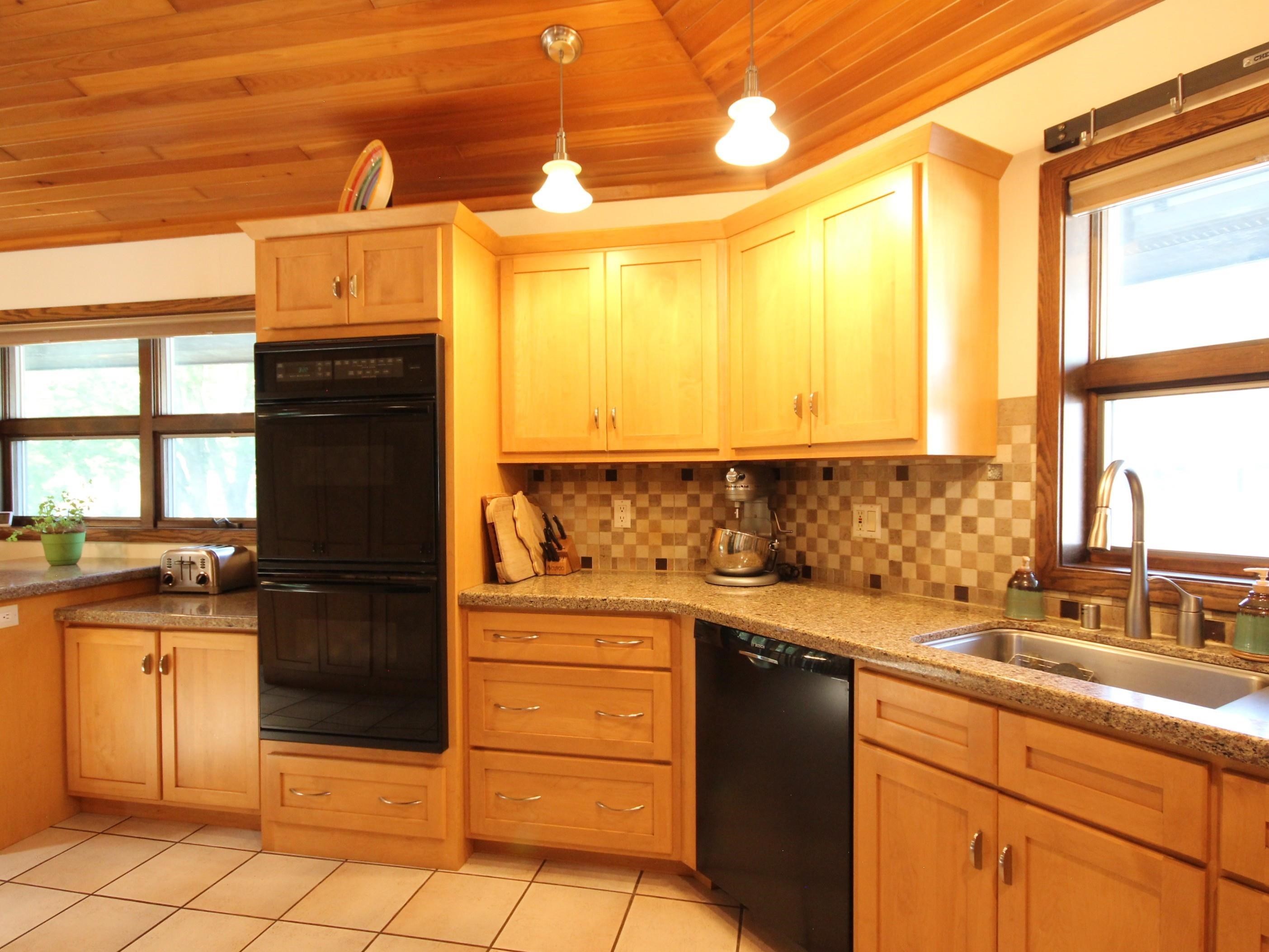 101 N ADAMS AVENUE, Marshfield, Wisconsin 54449, 4 Bedrooms Bedrooms, ,3 BathroomsBathrooms,Residential,For Sale,101 N ADAMS AVENUE,22603125
