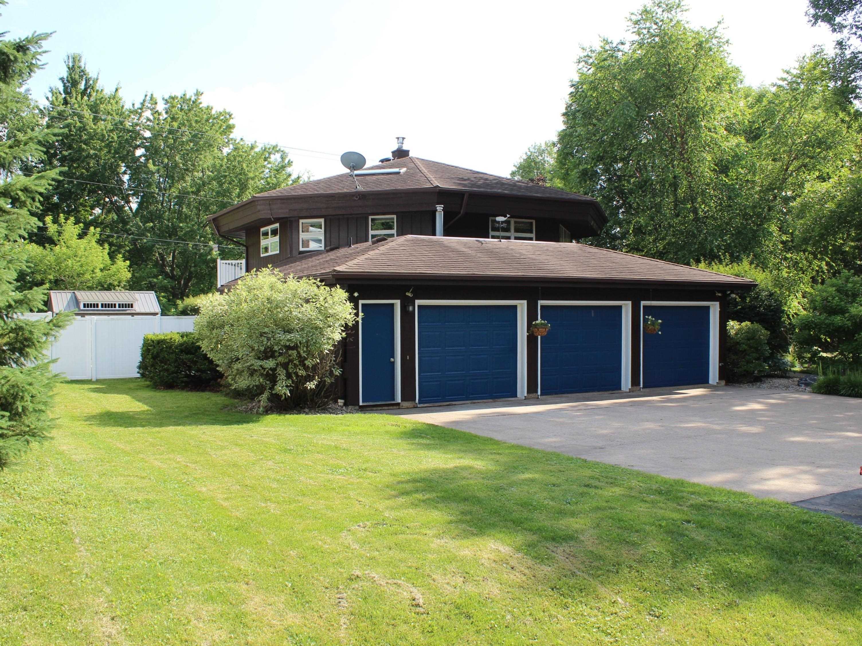 101 N ADAMS AVENUE, Marshfield, Wisconsin 54449, 4 Bedrooms Bedrooms, ,3 BathroomsBathrooms,Residential,For Sale,101 N ADAMS AVENUE,22603125