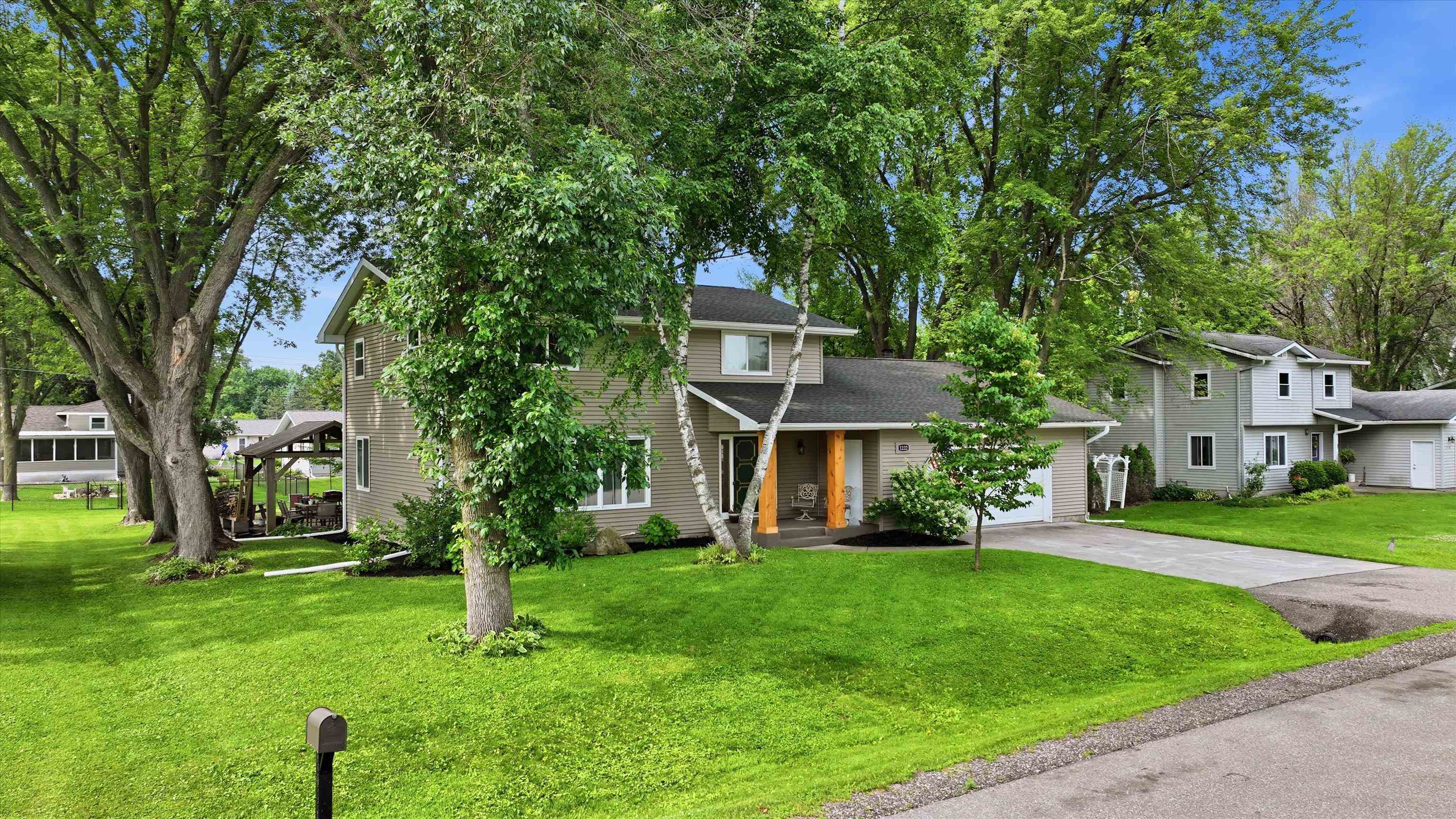 1222 E 18TH STREET, Marshfield, Wisconsin 54449, 4 Bedrooms Bedrooms, ,2 BathroomsBathrooms,Residential,For Sale,1222 E 18TH STREET,22603195