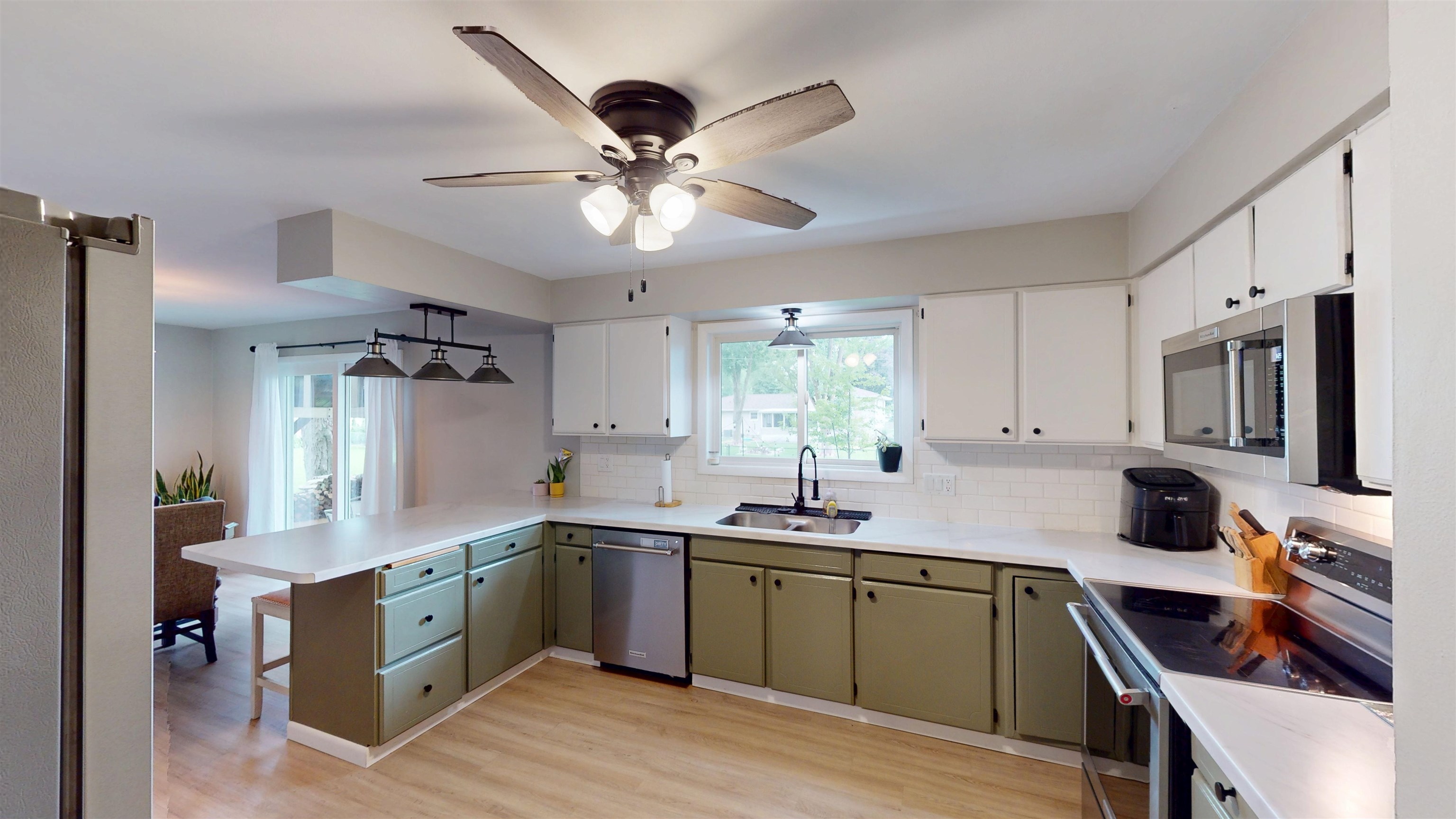 1222 E 18TH STREET, Marshfield, Wisconsin 54449, 4 Bedrooms Bedrooms, ,2 BathroomsBathrooms,Residential,For Sale,1222 E 18TH STREET,22603195