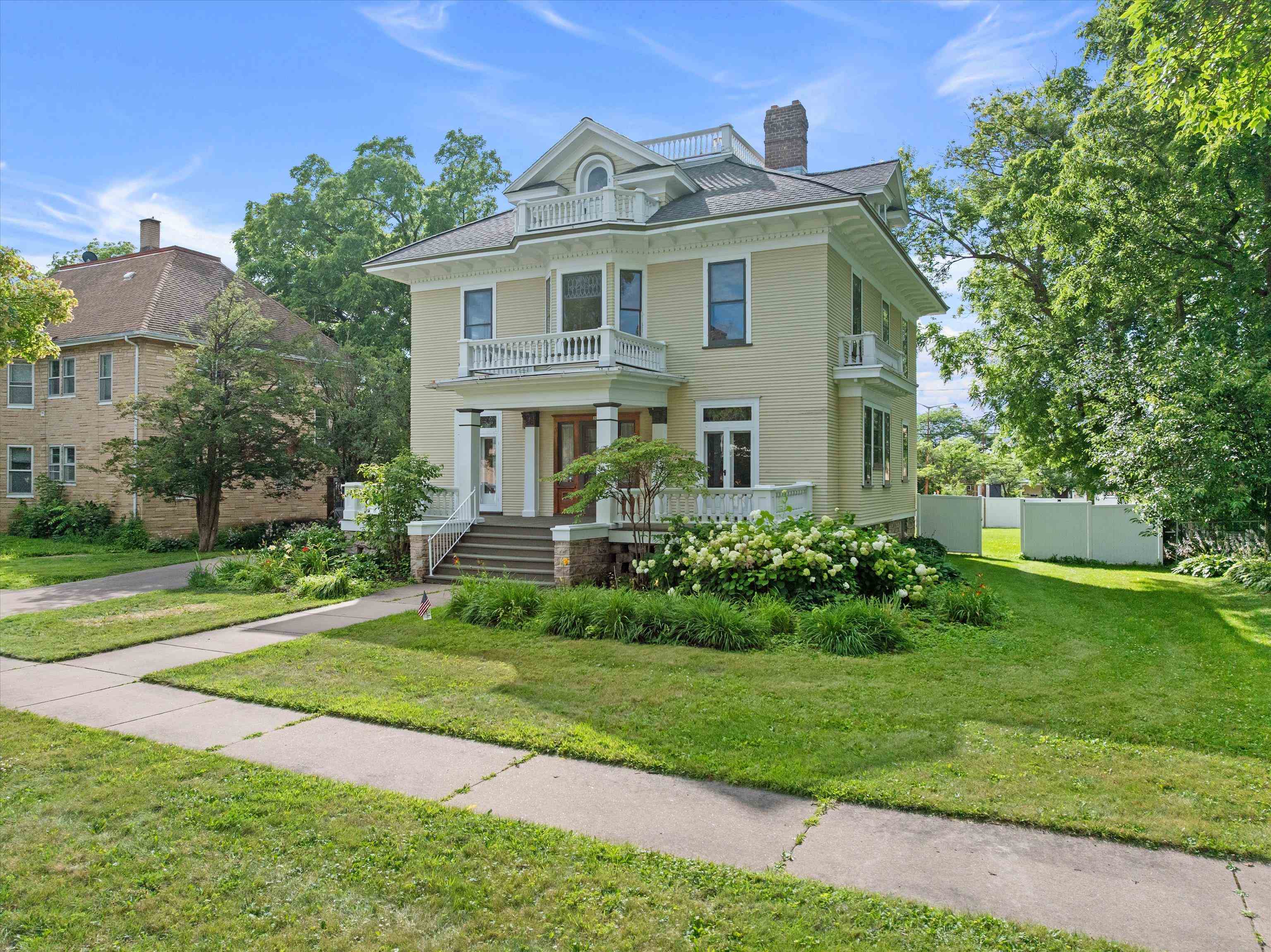 208 S CHERRY AVENUE, Marshfield, Wisconsin 54449, 5 Bedrooms Bedrooms, ,3 BathroomsBathrooms,Residential,For Sale,208 S CHERRY AVENUE,22603196