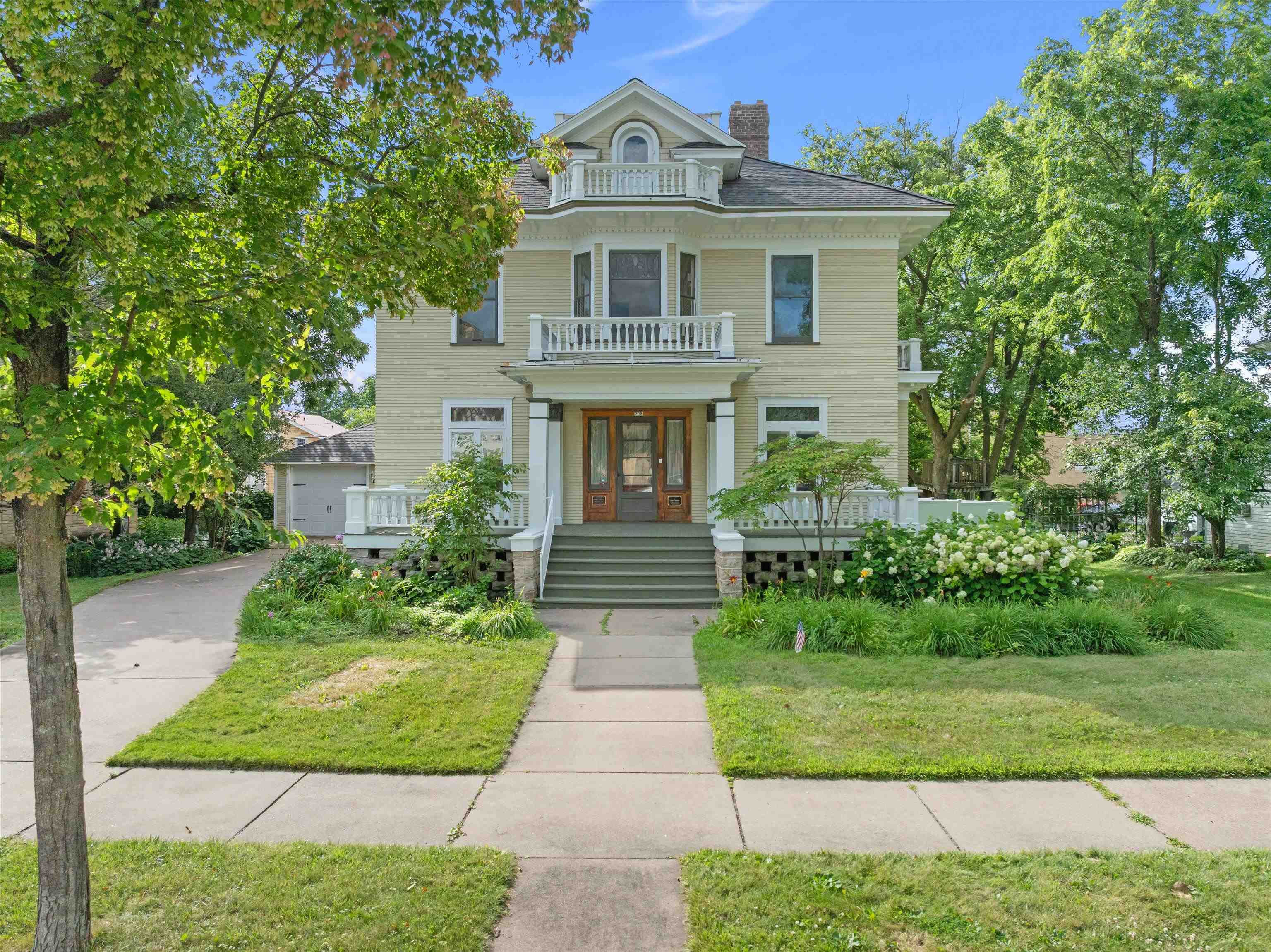 208 S CHERRY AVENUE, Marshfield, Wisconsin 54449, 5 Bedrooms Bedrooms, ,3 BathroomsBathrooms,Residential,For Sale,208 S CHERRY AVENUE,22603196