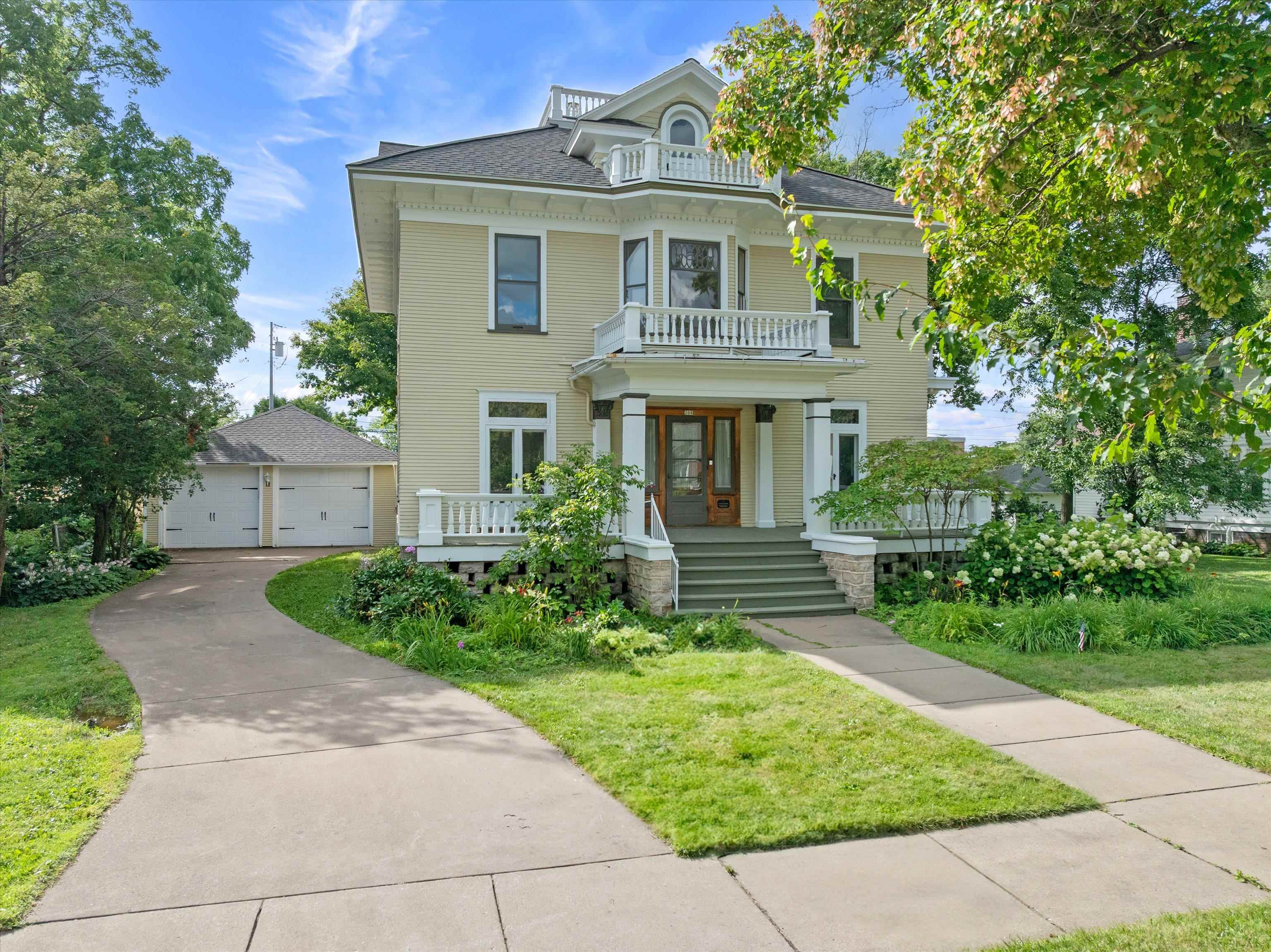 208 S CHERRY AVENUE, Marshfield, Wisconsin 54449, 5 Bedrooms Bedrooms, ,3 BathroomsBathrooms,Residential,For Sale,208 S CHERRY AVENUE,22603196