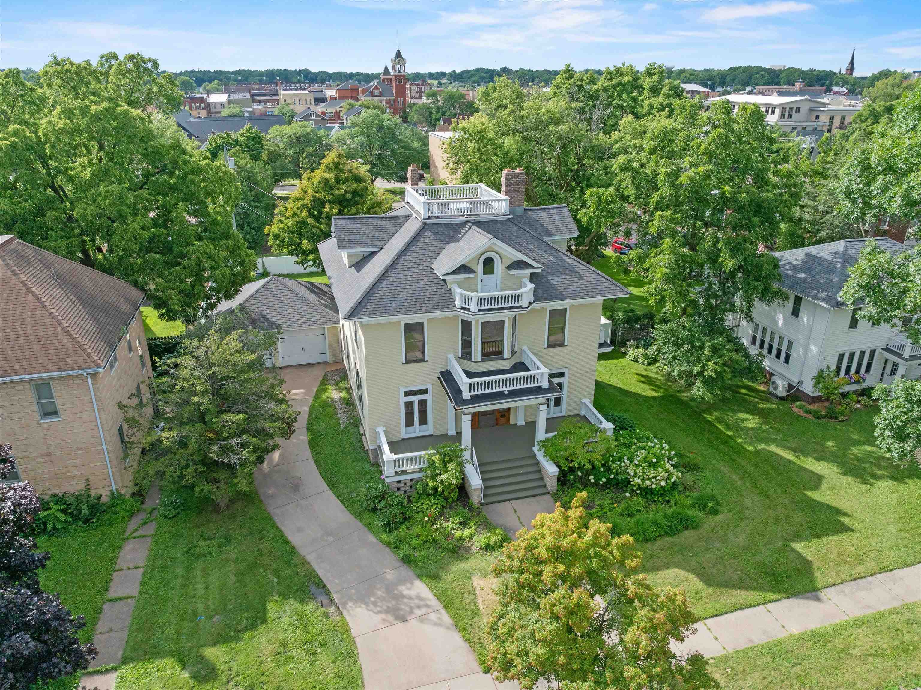 208 S CHERRY AVENUE, Marshfield, Wisconsin 54449, 5 Bedrooms Bedrooms, ,3 BathroomsBathrooms,Residential,For Sale,208 S CHERRY AVENUE,22603196