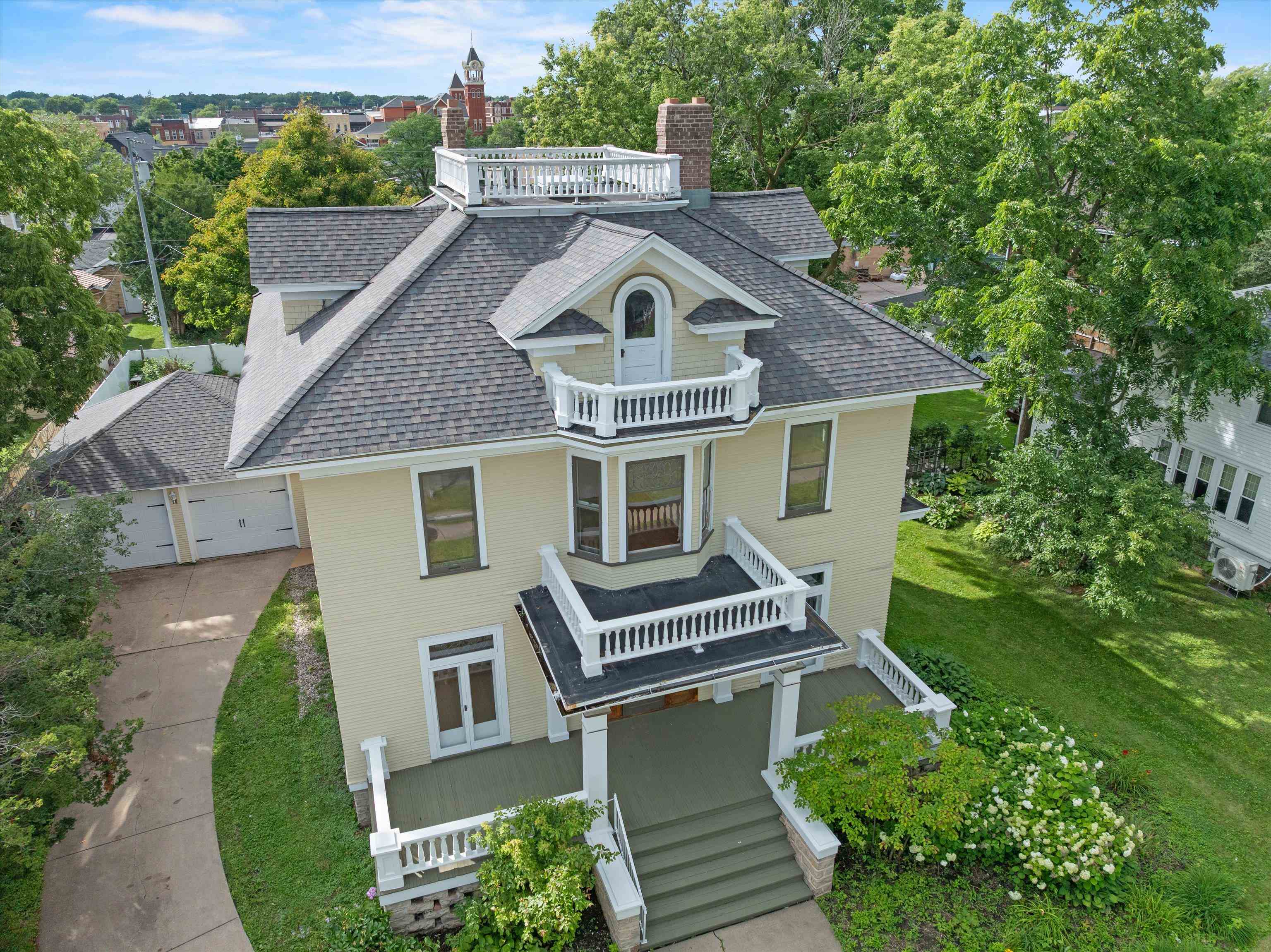 208 S CHERRY AVENUE, Marshfield, Wisconsin 54449, 5 Bedrooms Bedrooms, ,3 BathroomsBathrooms,Residential,For Sale,208 S CHERRY AVENUE,22603196