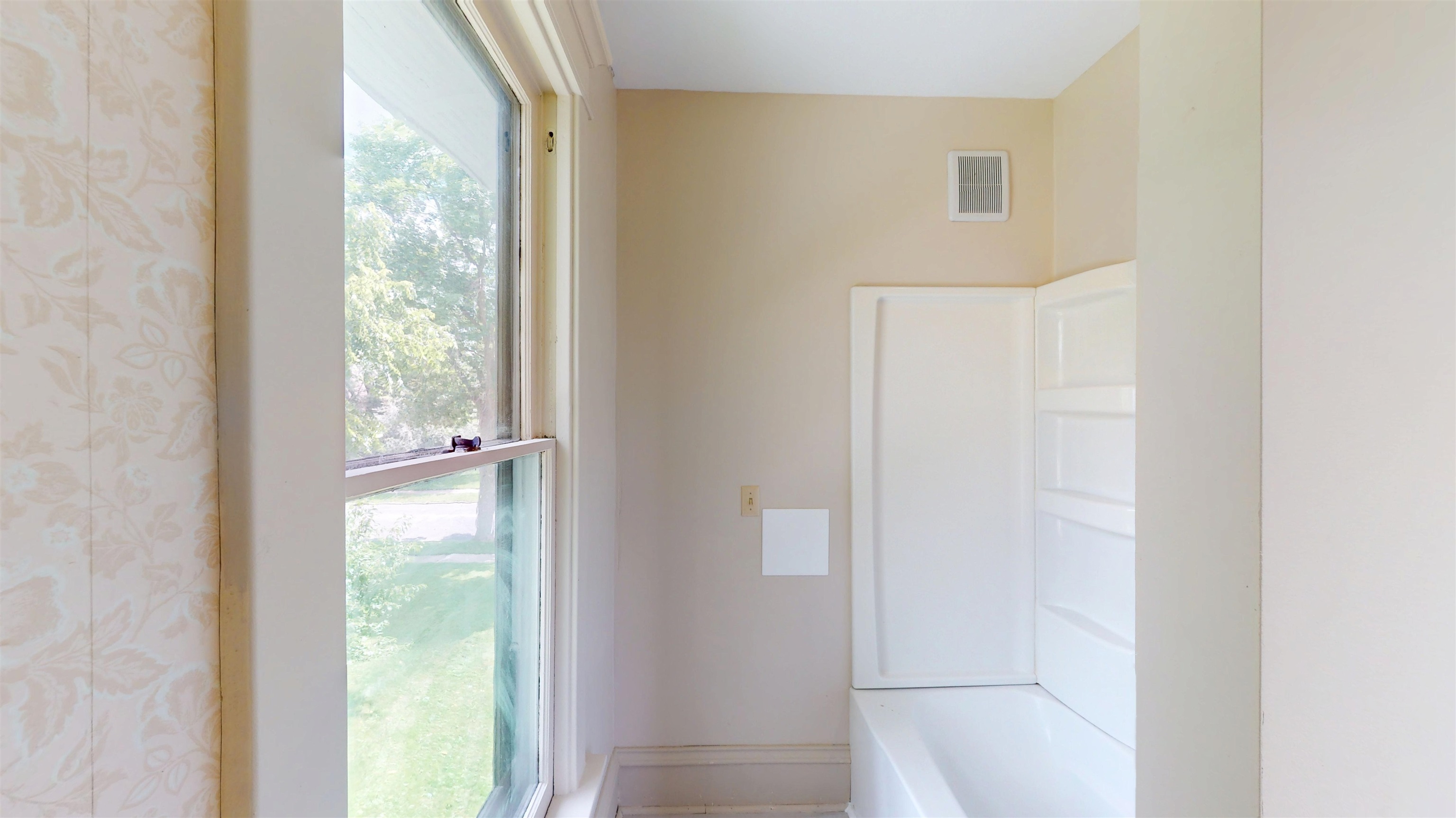 208 S CHERRY AVENUE, Marshfield, Wisconsin 54449, 5 Bedrooms Bedrooms, ,3 BathroomsBathrooms,Residential,For Sale,208 S CHERRY AVENUE,22603196
